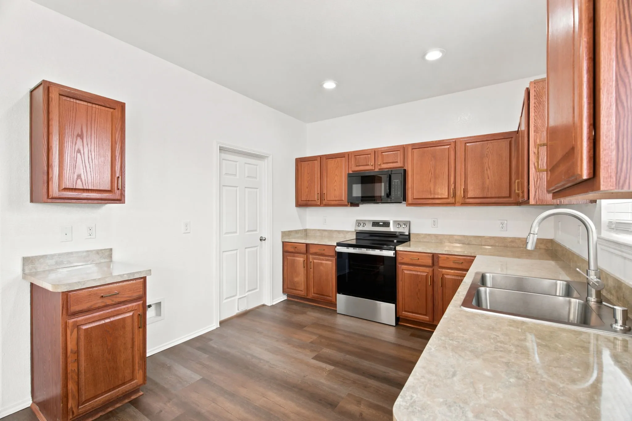 Single Family Residence For Sale in Tarrant County , 5833 Fantail Drive, Fort Worth, Texas 76179, 3 Bedroom, 3 Bathroom, 2 Garage spaces, 2,535 Sqft, built in 2009, mls#21314104, Real Estate Agent in Fort Worth, Homes For Sale in Tarrant county, Homes For Sale in Fort Worth, Realtor in Fort Worth Texas, Real Estate Brokerage Independent Realty Texas, Luminita Cordes Realtor