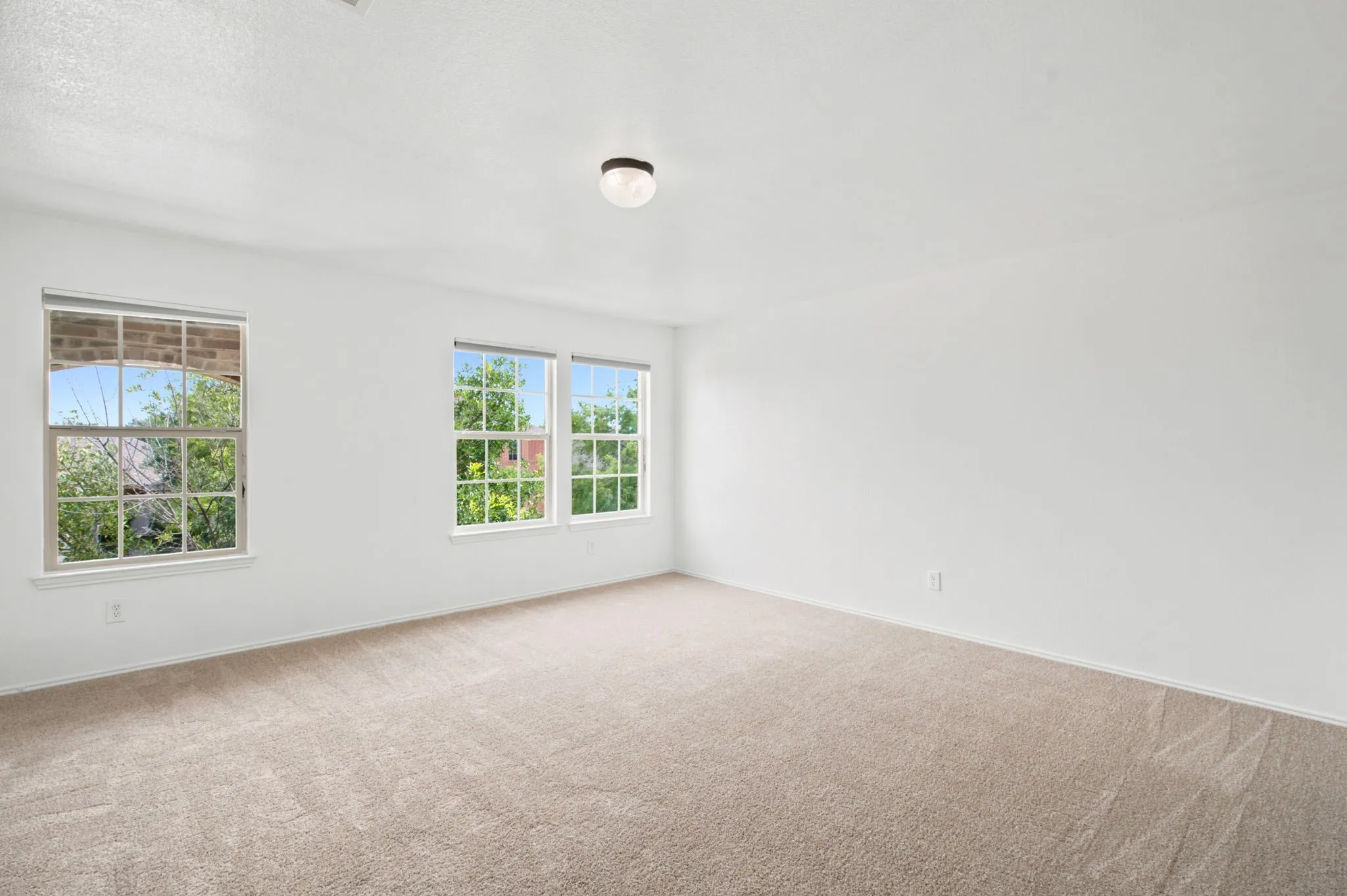 Single Family Residence For Sale in Tarrant County , 5833 Fantail Drive, Fort Worth, Texas 76179, 3 Bedroom, 3 Bathroom, 2 Garage spaces, 2,535 Sqft, built in 2009, mls#21314104, Real Estate Agent in Fort Worth, Homes For Sale in Tarrant county, Homes For Sale in Fort Worth, Realtor in Fort Worth Texas, Real Estate Brokerage Independent Realty Texas, Luminita Cordes Realtor