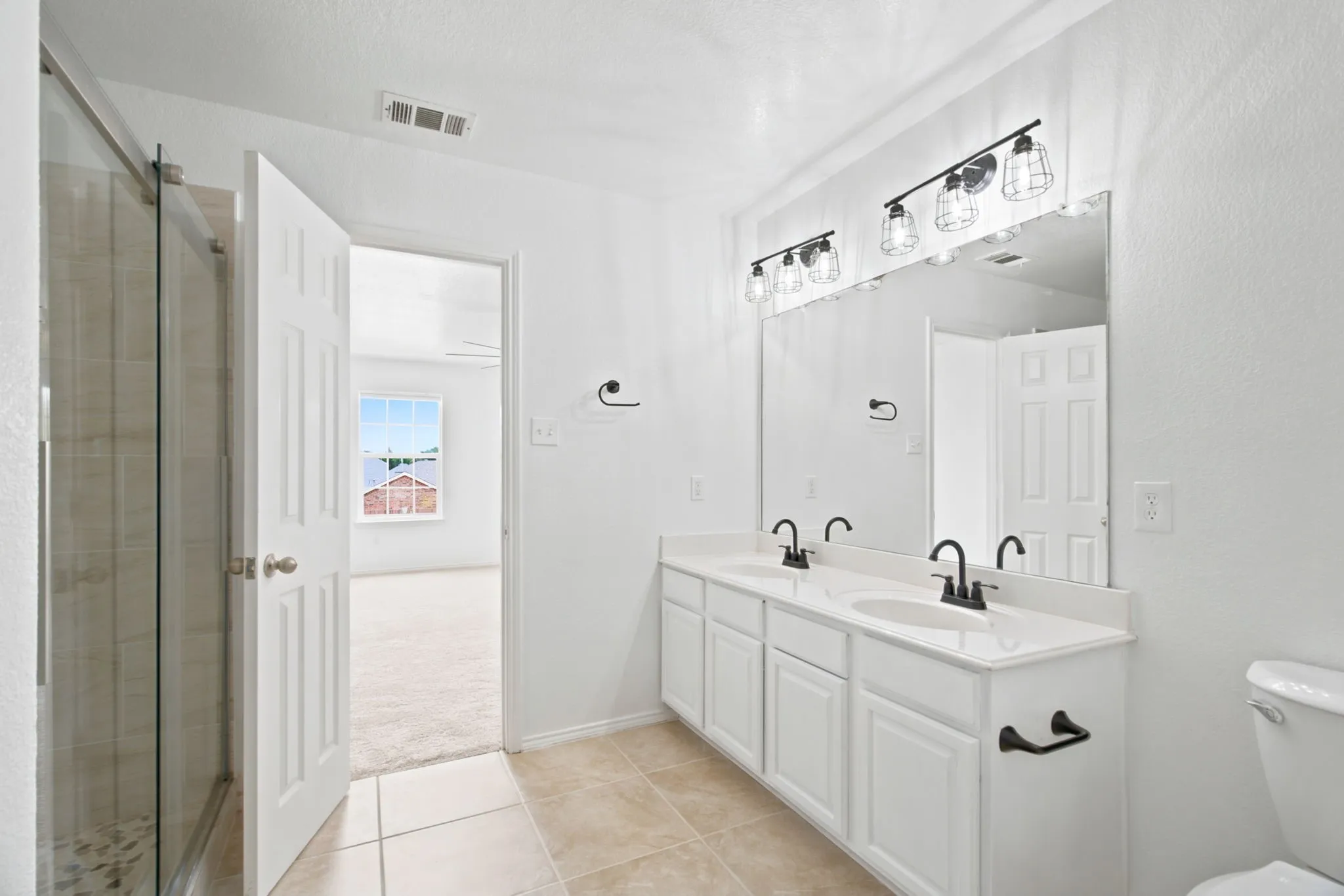 Single Family Residence For Sale in Tarrant County , 5833 Fantail Drive, Fort Worth, Texas 76179, 3 Bedroom, 3 Bathroom, 2 Garage spaces, 2,535 Sqft, built in 2009, mls#21314104, Real Estate Agent in Fort Worth, Homes For Sale in Tarrant county, Homes For Sale in Fort Worth, Realtor in Fort Worth Texas, Real Estate Brokerage Independent Realty Texas, Luminita Cordes Realtor