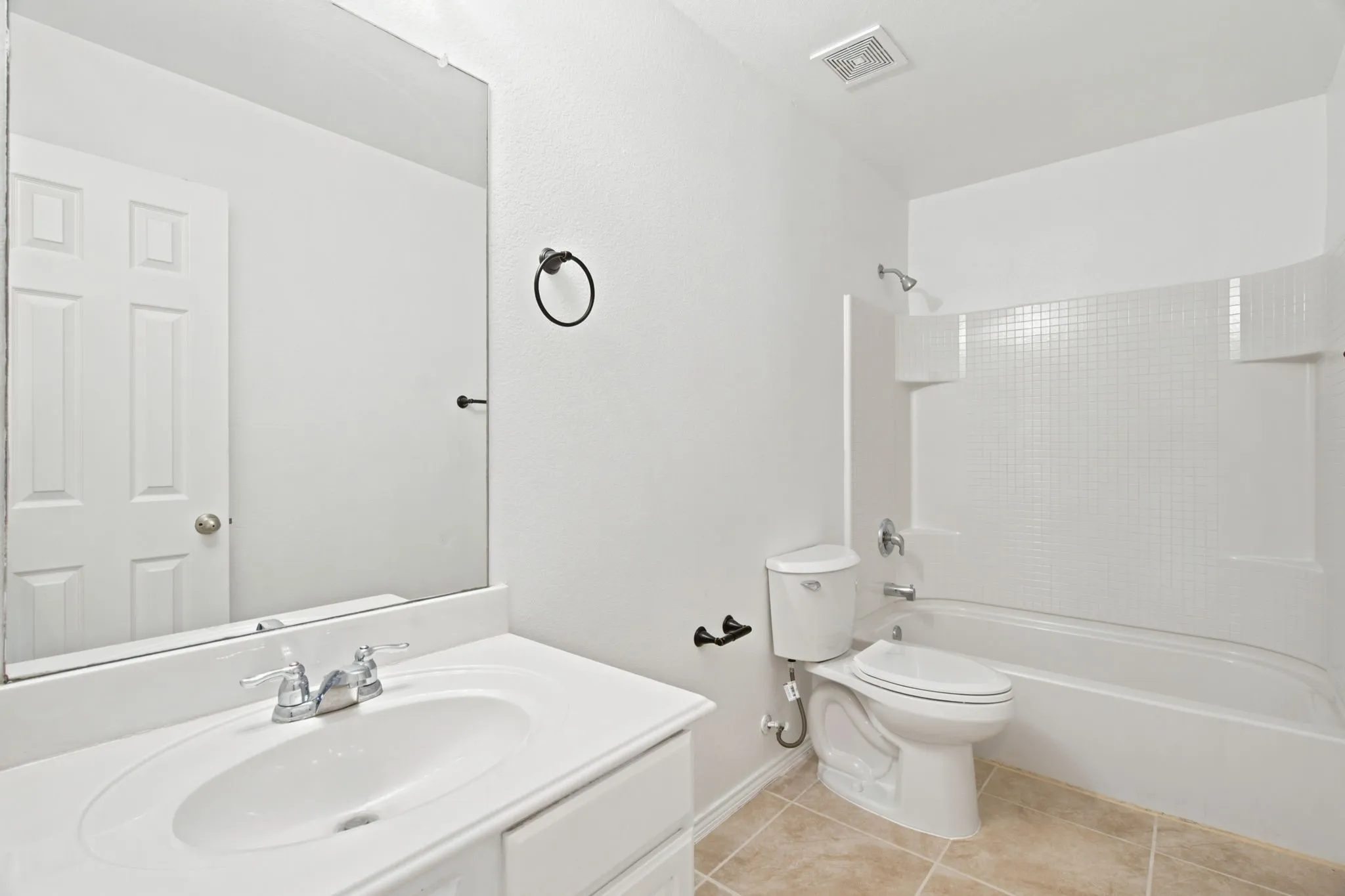 Single Family Residence For Sale in Tarrant County , 5833 Fantail Drive, Fort Worth, Texas 76179, 3 Bedroom, 3 Bathroom, 2 Garage spaces, 2,535 Sqft, built in 2009, mls#21314104, Real Estate Agent in Fort Worth, Homes For Sale in Tarrant county, Homes For Sale in Fort Worth, Realtor in Fort Worth Texas, Real Estate Brokerage Independent Realty Texas, Luminita Cordes Realtor
