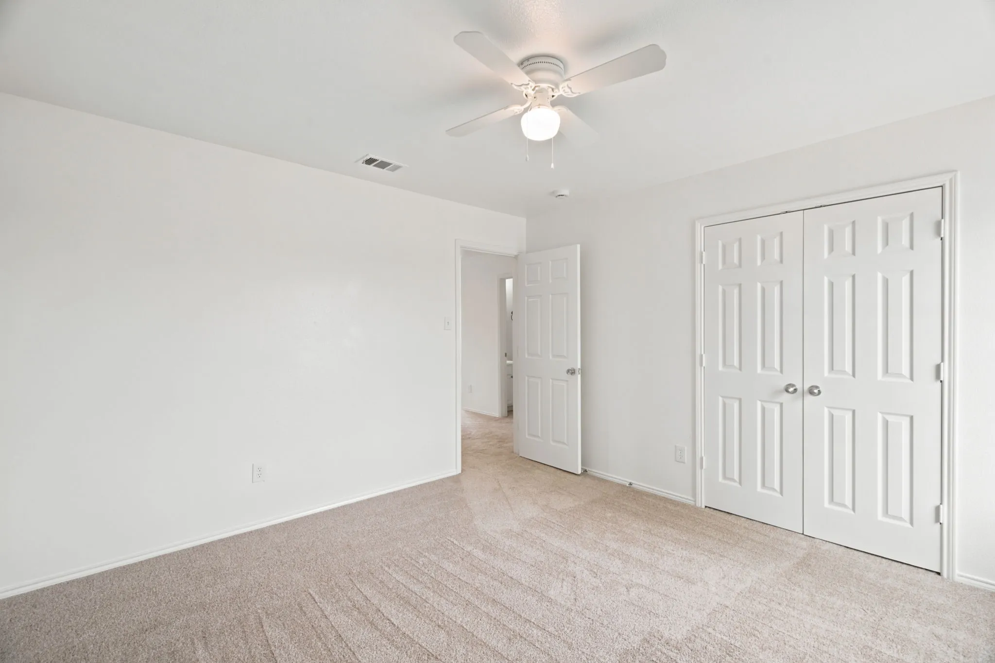 Single Family Residence For Sale in Tarrant County , 5833 Fantail Drive, Fort Worth, Texas 76179, 3 Bedroom, 3 Bathroom, 2 Garage spaces, 2,535 Sqft, built in 2009, mls#21314104, Real Estate Agent in Fort Worth, Homes For Sale in Tarrant county, Homes For Sale in Fort Worth, Realtor in Fort Worth Texas, Real Estate Brokerage Independent Realty Texas, Luminita Cordes Realtor