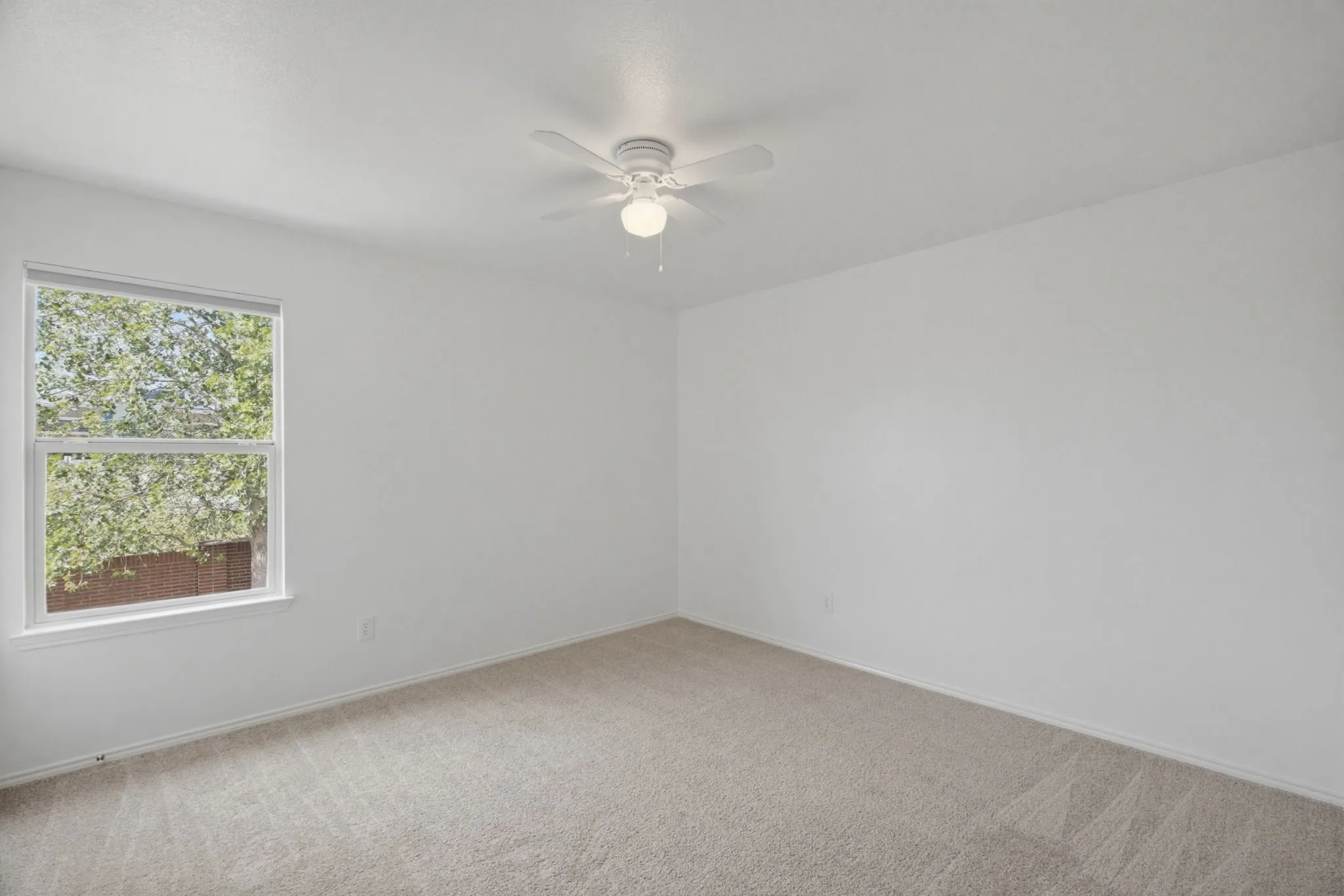 Single Family Residence For Sale in Tarrant County , 5833 Fantail Drive, Fort Worth, Texas 76179, 3 Bedroom, 3 Bathroom, 2 Garage spaces, 2,535 Sqft, built in 2009, mls#21314104, Real Estate Agent in Fort Worth, Homes For Sale in Tarrant county, Homes For Sale in Fort Worth, Realtor in Fort Worth Texas, Real Estate Brokerage Independent Realty Texas, Luminita Cordes Realtor