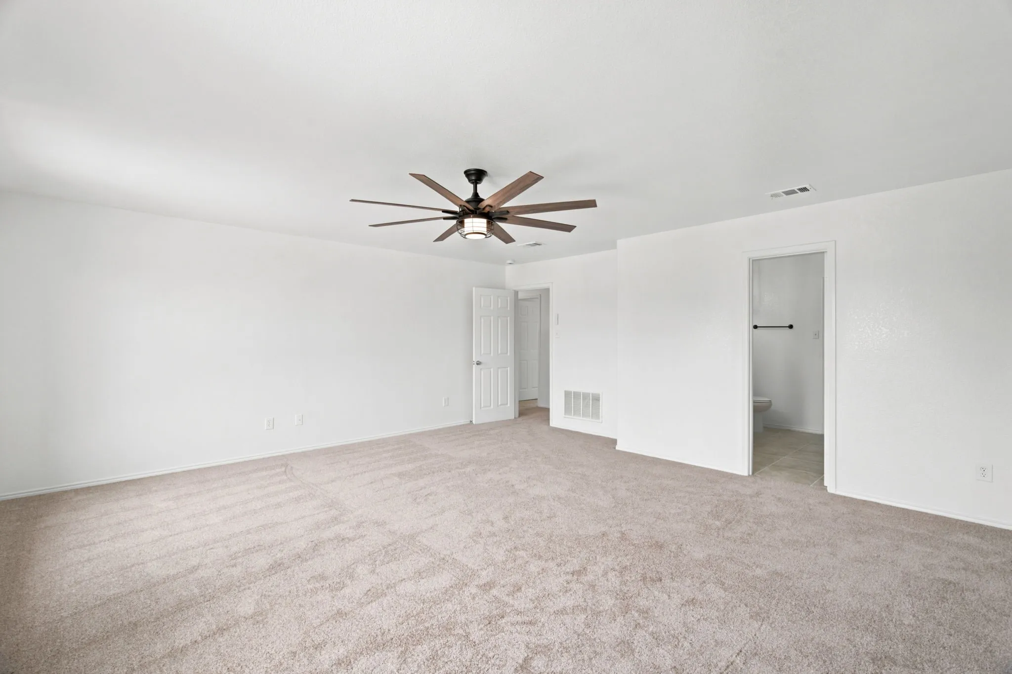 Single Family Residence For Sale in Tarrant County , 5833 Fantail Drive, Fort Worth, Texas 76179, 3 Bedroom, 3 Bathroom, 2 Garage spaces, 2,535 Sqft, built in 2009, mls#21314104, Real Estate Agent in Fort Worth, Homes For Sale in Tarrant county, Homes For Sale in Fort Worth, Realtor in Fort Worth Texas, Real Estate Brokerage Independent Realty Texas, Luminita Cordes Realtor