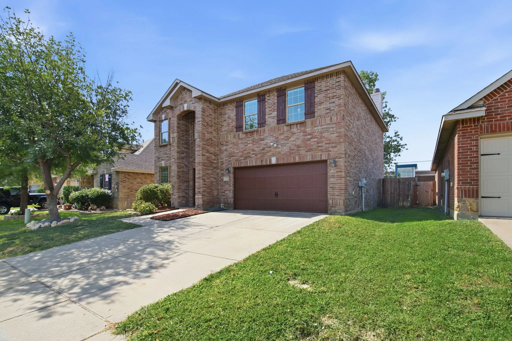 Single Family Residence For Sale in Tarrant County , 5833 Fantail Drive, Fort Worth, Texas 76179, 3 Bedroom, 3 Bathroom, 2 Garage spaces, 2,535 Sqft, built in 2009, mls#21314104, Real Estate Agent in Fort Worth, Homes For Sale in Tarrant county, Homes For Sale in Fort Worth, Realtor in Fort Worth Texas, Real Estate Brokerage Independent Realty Texas, Luminita Cordes Realtor
