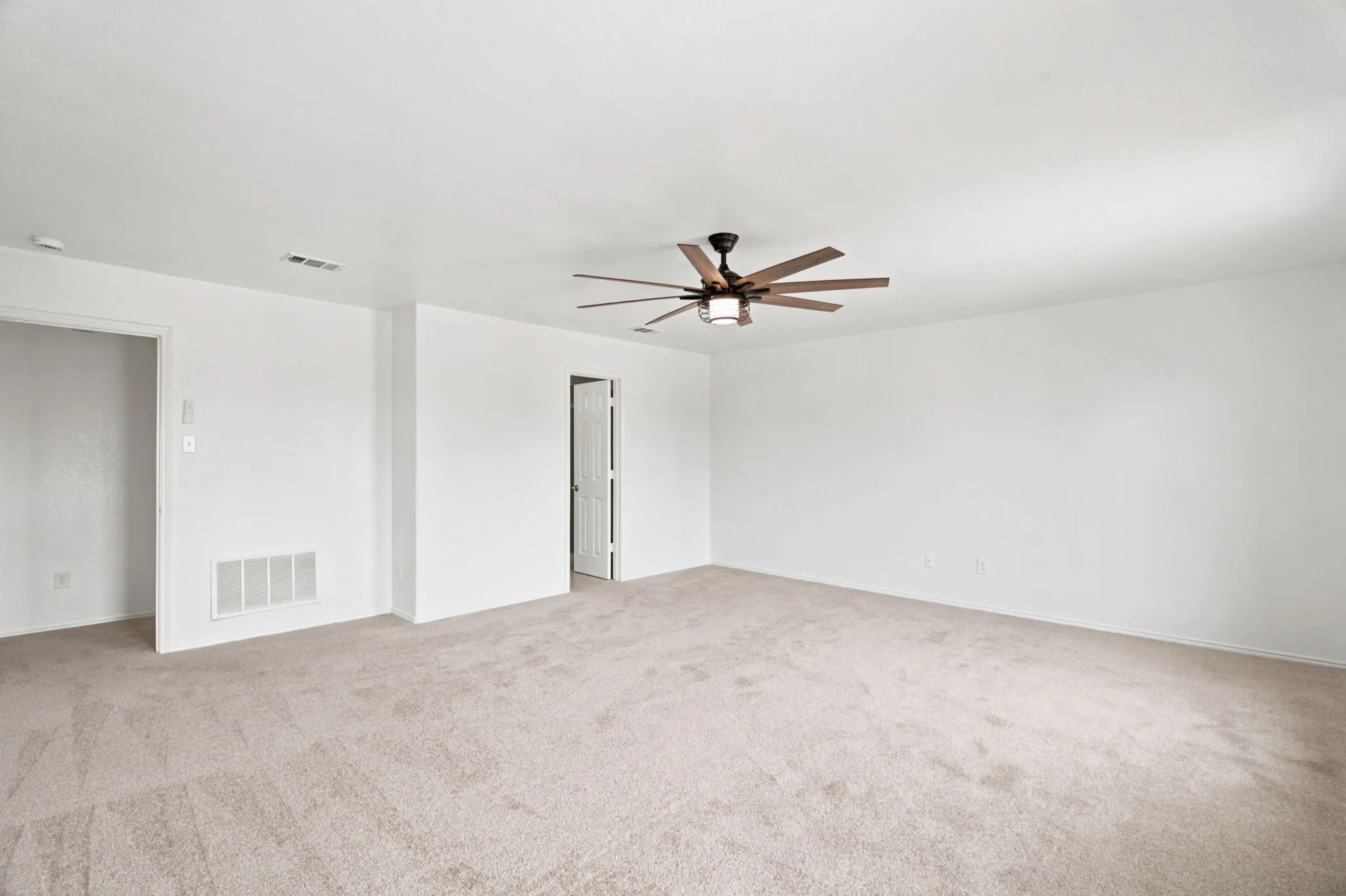Single Family Residence For Sale in Tarrant County , 5833 Fantail Drive, Fort Worth, Texas 76179, 3 Bedroom, 3 Bathroom, 2 Garage spaces, 2,535 Sqft, built in 2009, mls#21314104, Real Estate Agent in Fort Worth, Homes For Sale in Tarrant county, Homes For Sale in Fort Worth, Realtor in Fort Worth Texas, Real Estate Brokerage Independent Realty Texas, Luminita Cordes Realtor