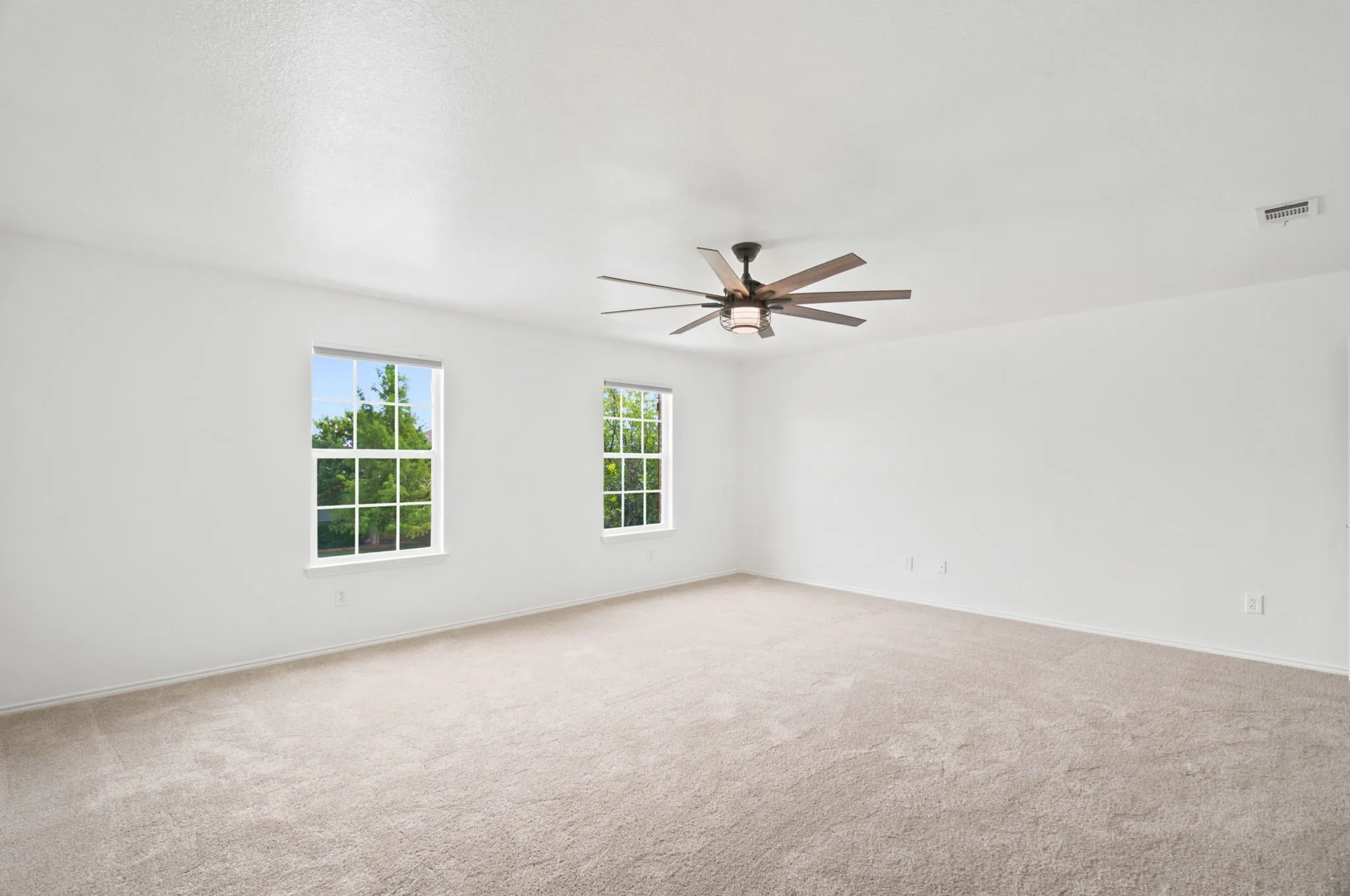 Single Family Residence For Sale in Tarrant County , 5833 Fantail Drive, Fort Worth, Texas 76179, 3 Bedroom, 3 Bathroom, 2 Garage spaces, 2,535 Sqft, built in 2009, mls#21314104, Real Estate Agent in Fort Worth, Homes For Sale in Tarrant county, Homes For Sale in Fort Worth, Realtor in Fort Worth Texas, Real Estate Brokerage Independent Realty Texas, Luminita Cordes Realtor