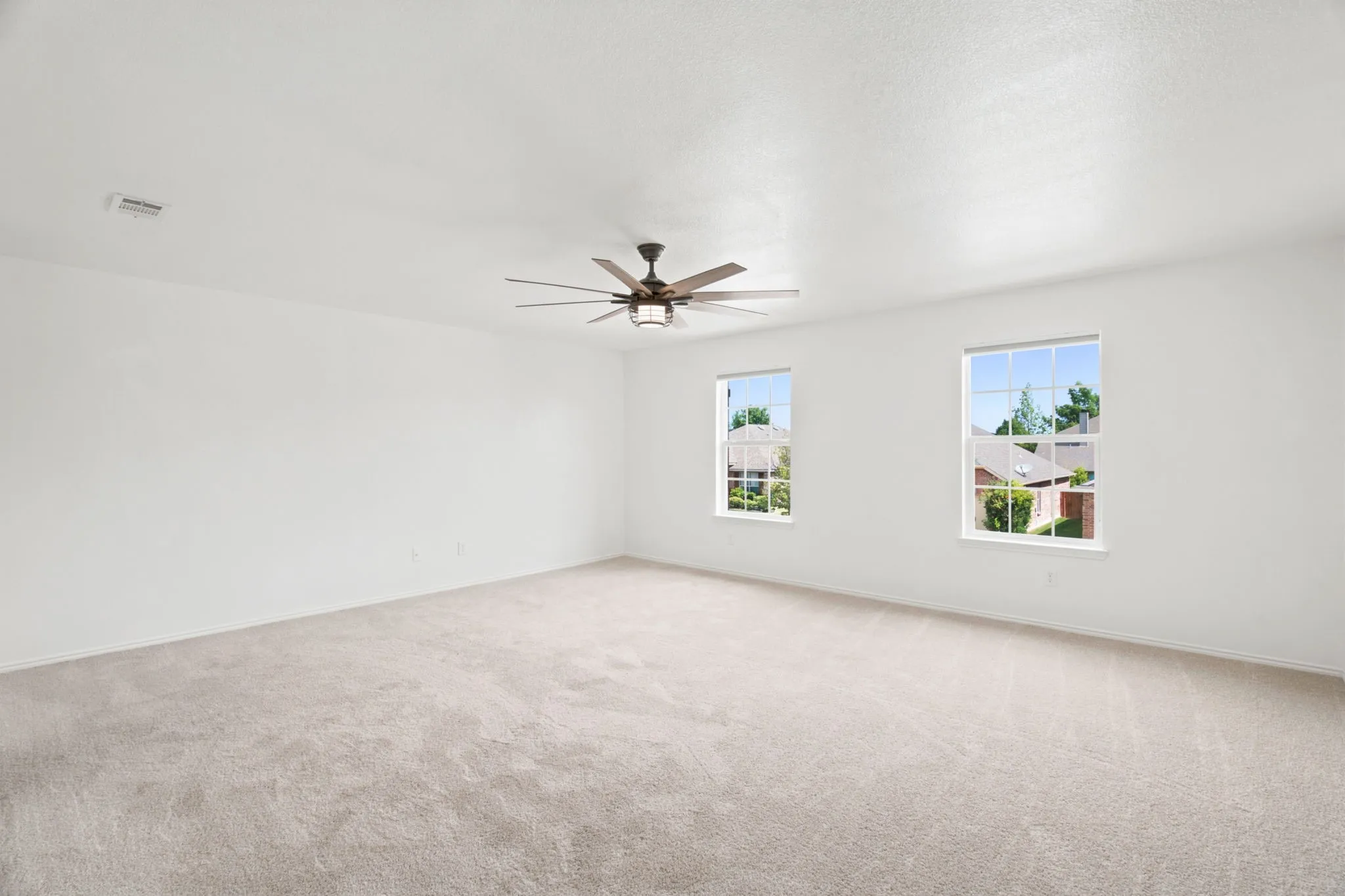 Single Family Residence For Sale in Tarrant County , 5833 Fantail Drive, Fort Worth, Texas 76179, 3 Bedroom, 3 Bathroom, 2 Garage spaces, 2,535 Sqft, built in 2009, mls#21314104, Real Estate Agent in Fort Worth, Homes For Sale in Tarrant county, Homes For Sale in Fort Worth, Realtor in Fort Worth Texas, Real Estate Brokerage Independent Realty Texas, Luminita Cordes Realtor