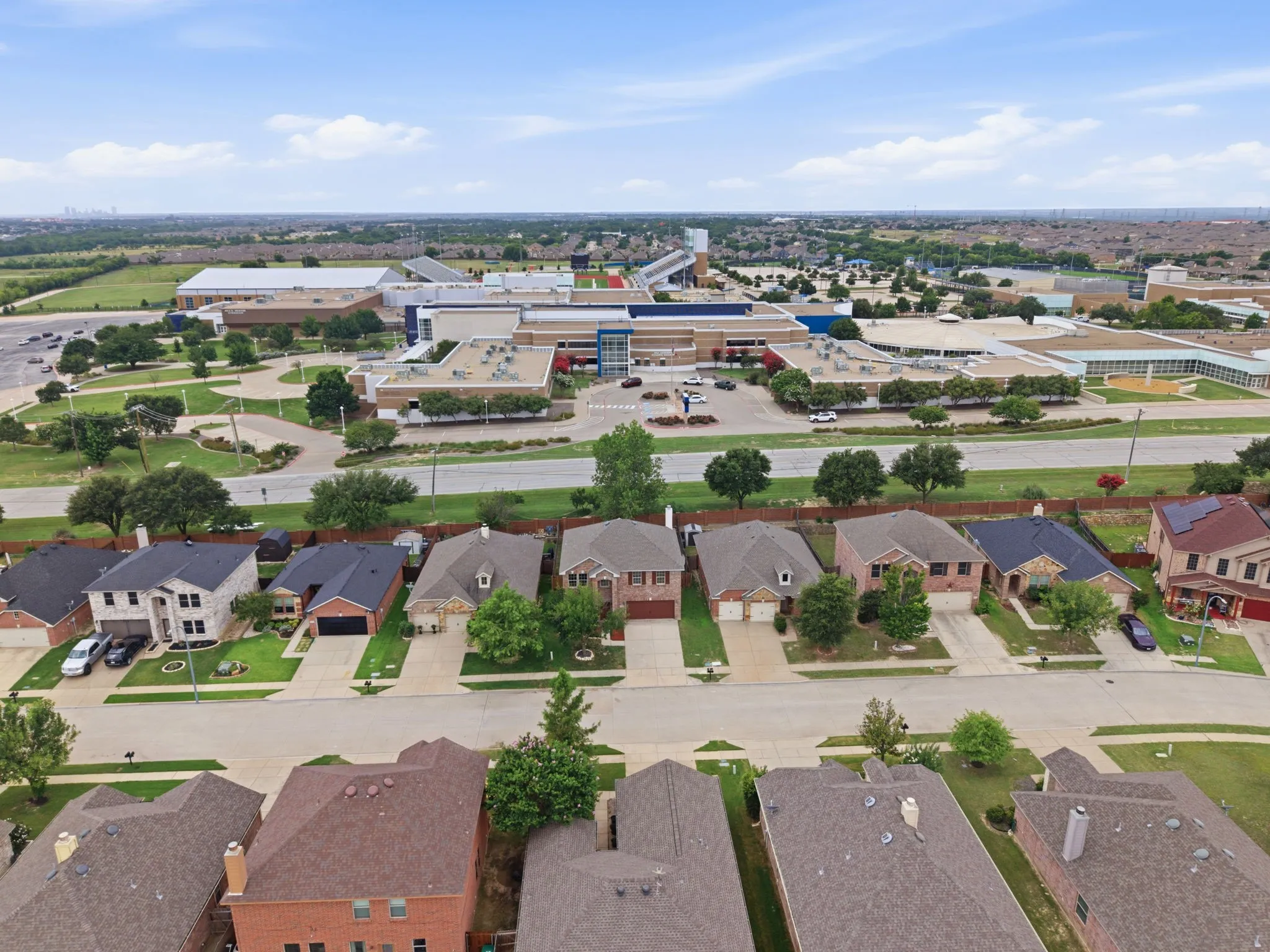 Single Family Residence For Sale in Tarrant County , 5833 Fantail Drive, Fort Worth, Texas 76179, 3 Bedroom, 3 Bathroom, 2 Garage spaces, 2,535 Sqft, built in 2009, mls#21314104, Real Estate Agent in Fort Worth, Homes For Sale in Tarrant county, Homes For Sale in Fort Worth, Realtor in Fort Worth Texas, Real Estate Brokerage Independent Realty Texas, Luminita Cordes Realtor