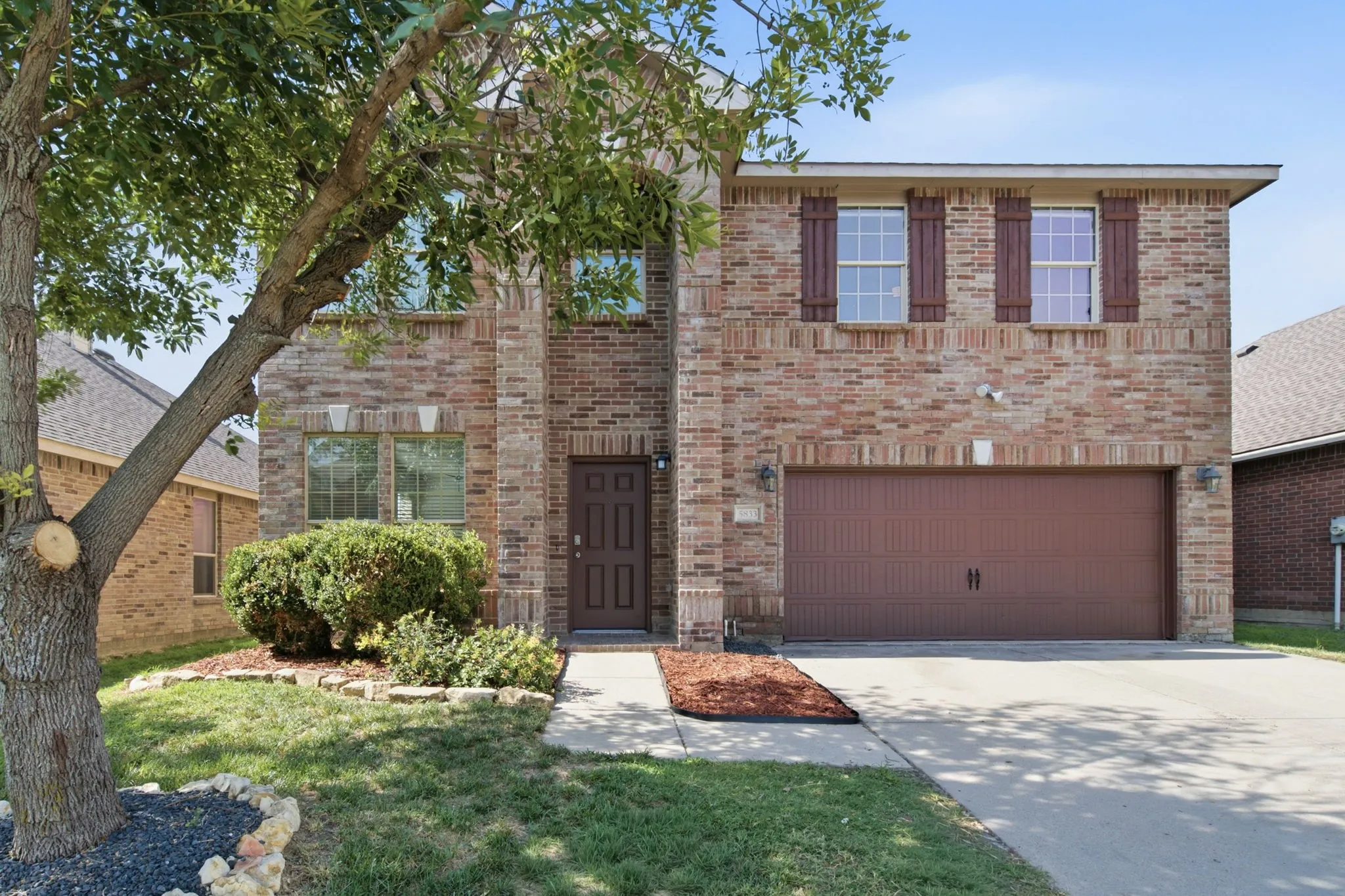 Single Family Residence For Sale in Tarrant County , 5833 Fantail Drive, Fort Worth, Texas 76179, 3 Bedroom, 3 Bathroom, 2 Garage spaces, 2,535 Sqft, built in 2009, mls#21314104, Real Estate Agent in Fort Worth, Homes For Sale in Tarrant county, Homes For Sale in Fort Worth, Realtor in Fort Worth Texas, Real Estate Brokerage Independent Realty Texas, Luminita Cordes Realtor