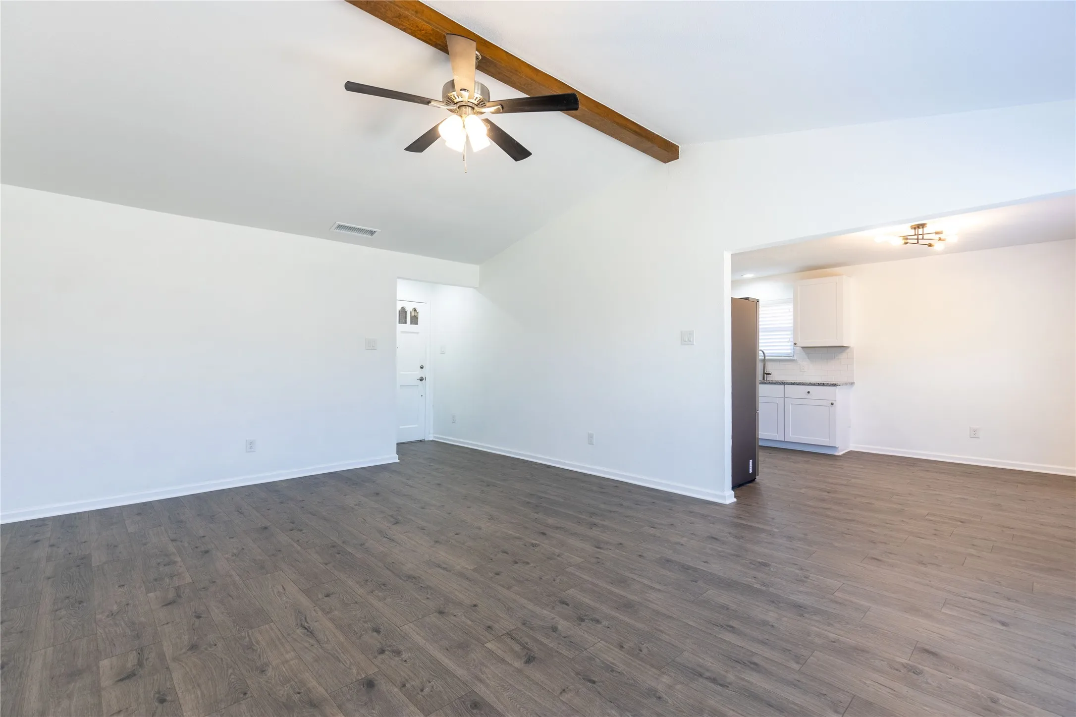 Single Family Residence For Rent in Dallas County , 3934 6th Street, Sachse, Texas 75048, 3 Bedroom, 2 Bathroom, 1 Garage spaces, 1,278 Sqft, built in 1984, mls#21313601, Real Estate Agent in Sachse, Homes For Rent in Dallas county, Homes For Rent in Sachse, Realtor in Sachse Texas, Real Estate Brokerage Independent Realty Texas, Luminita Cordes Realtor