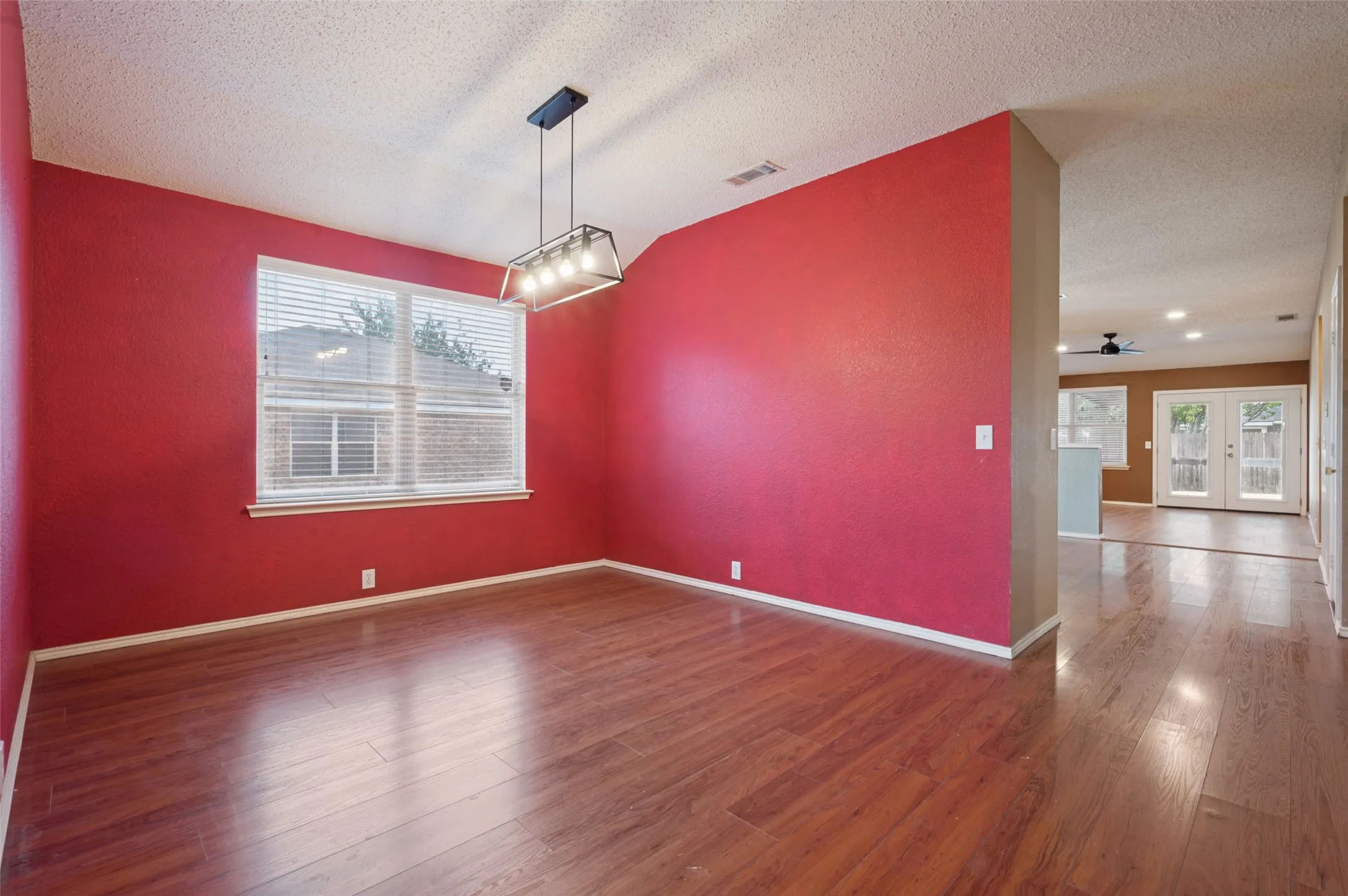 Single Family Residence For Sale in Dallas County , 1717 Berkeley Drive, Glenn Heights, Texas 75154, 3 Bedroom, 2 Bathroom, 2 Garage spaces, 1,878 Sqft, built in 2000, mls#21313479, Real Estate Agent in Glenn Heights, Homes For Sale in Dallas county, Homes For Sale in Glenn Heights, Realtor in Glenn Heights Texas, Real Estate Brokerage Independent Realty Texas, Luminita Cordes Realtor