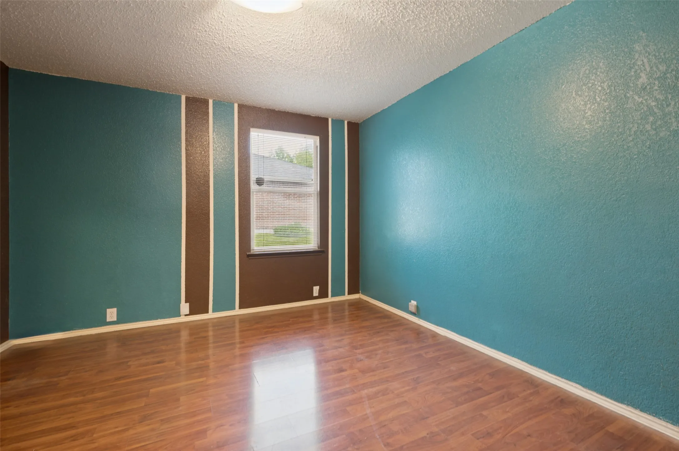 Single Family Residence For Sale in Dallas County , 1717 Berkeley Drive, Glenn Heights, Texas 75154, 3 Bedroom, 2 Bathroom, 2 Garage spaces, 1,878 Sqft, built in 2000, mls#21313479, Real Estate Agent in Glenn Heights, Homes For Sale in Dallas county, Homes For Sale in Glenn Heights, Realtor in Glenn Heights Texas, Real Estate Brokerage Independent Realty Texas, Luminita Cordes Realtor