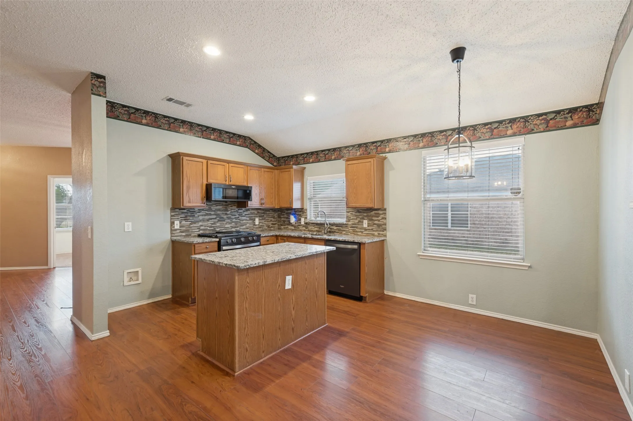 Single Family Residence For Sale in Dallas County , 1717 Berkeley Drive, Glenn Heights, Texas 75154, 3 Bedroom, 2 Bathroom, 2 Garage spaces, 1,878 Sqft, built in 2000, mls#21313479, Real Estate Agent in Glenn Heights, Homes For Sale in Dallas county, Homes For Sale in Glenn Heights, Realtor in Glenn Heights Texas, Real Estate Brokerage Independent Realty Texas, Luminita Cordes Realtor