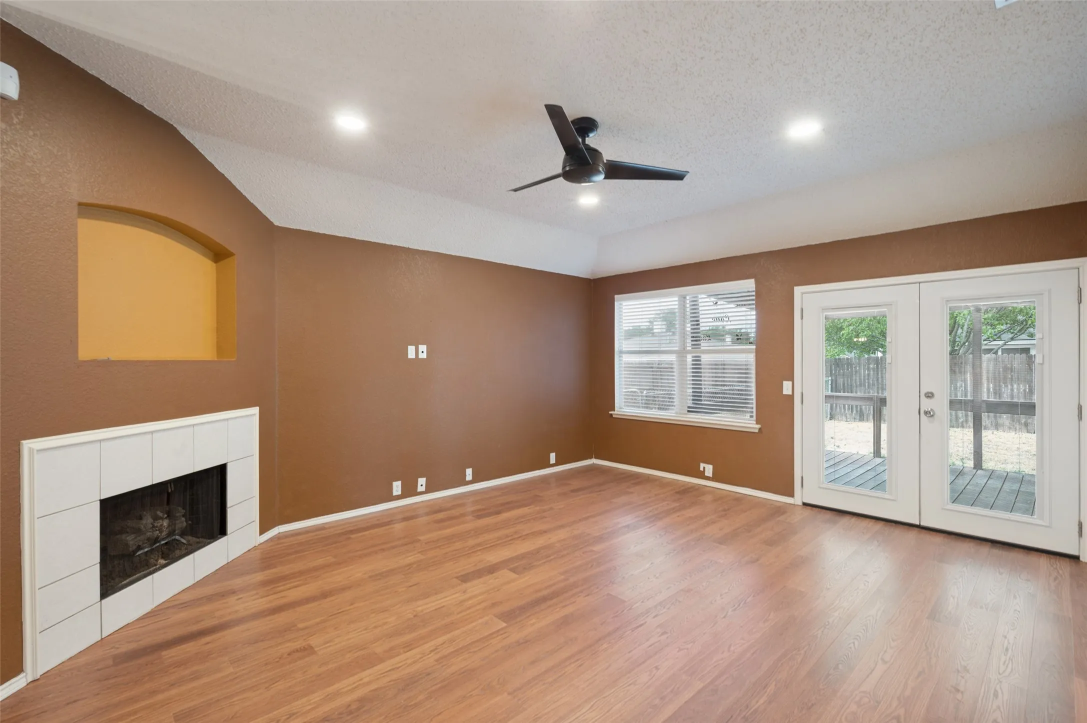 Single Family Residence For Sale in Dallas County , 1717 Berkeley Drive, Glenn Heights, Texas 75154, 3 Bedroom, 2 Bathroom, 2 Garage spaces, 1,878 Sqft, built in 2000, mls#21313479, Real Estate Agent in Glenn Heights, Homes For Sale in Dallas county, Homes For Sale in Glenn Heights, Realtor in Glenn Heights Texas, Real Estate Brokerage Independent Realty Texas, Luminita Cordes Realtor
