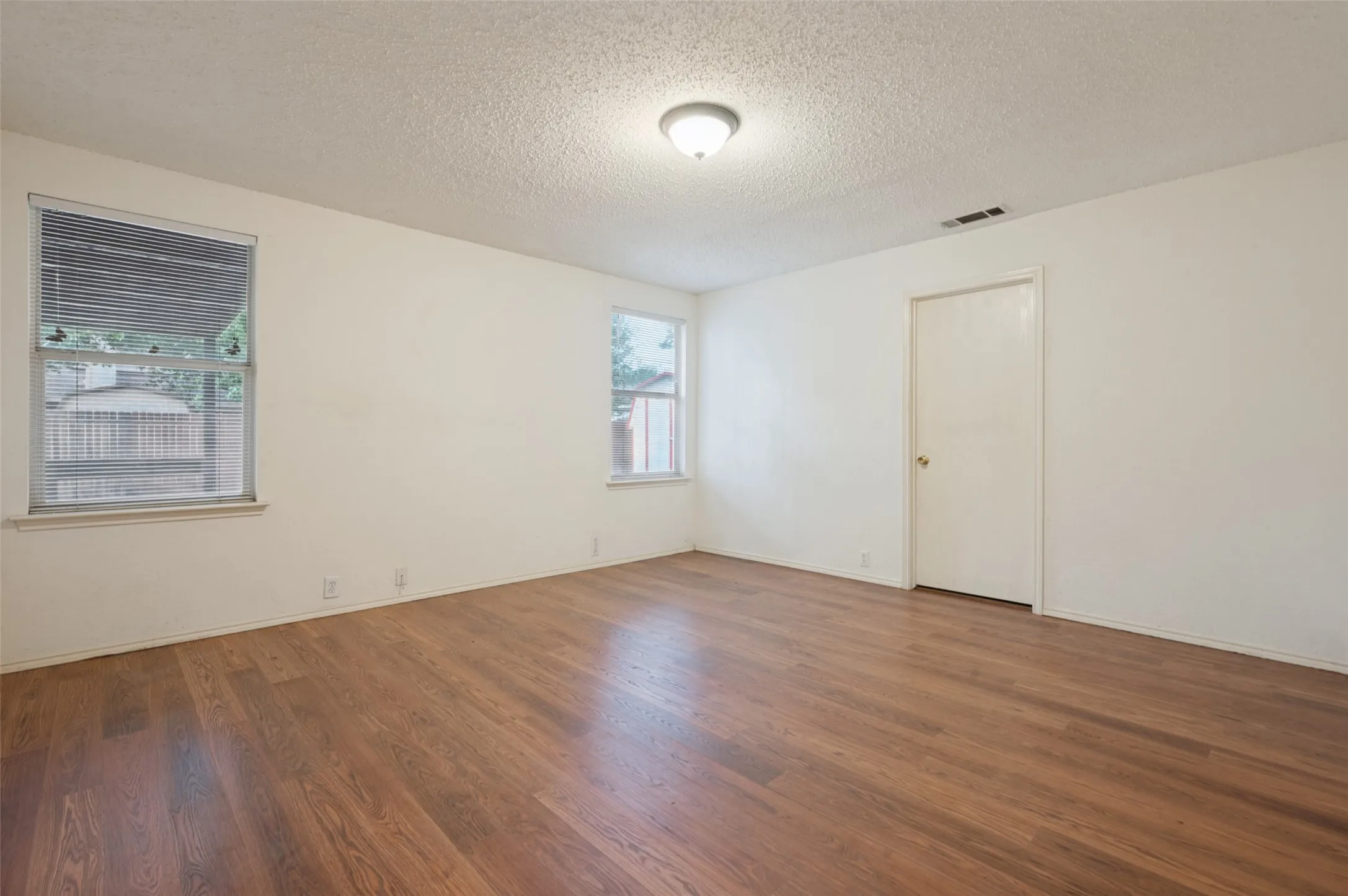 Single Family Residence For Sale in Dallas County , 1717 Berkeley Drive, Glenn Heights, Texas 75154, 3 Bedroom, 2 Bathroom, 2 Garage spaces, 1,878 Sqft, built in 2000, mls#21313479, Real Estate Agent in Glenn Heights, Homes For Sale in Dallas county, Homes For Sale in Glenn Heights, Realtor in Glenn Heights Texas, Real Estate Brokerage Independent Realty Texas, Luminita Cordes Realtor