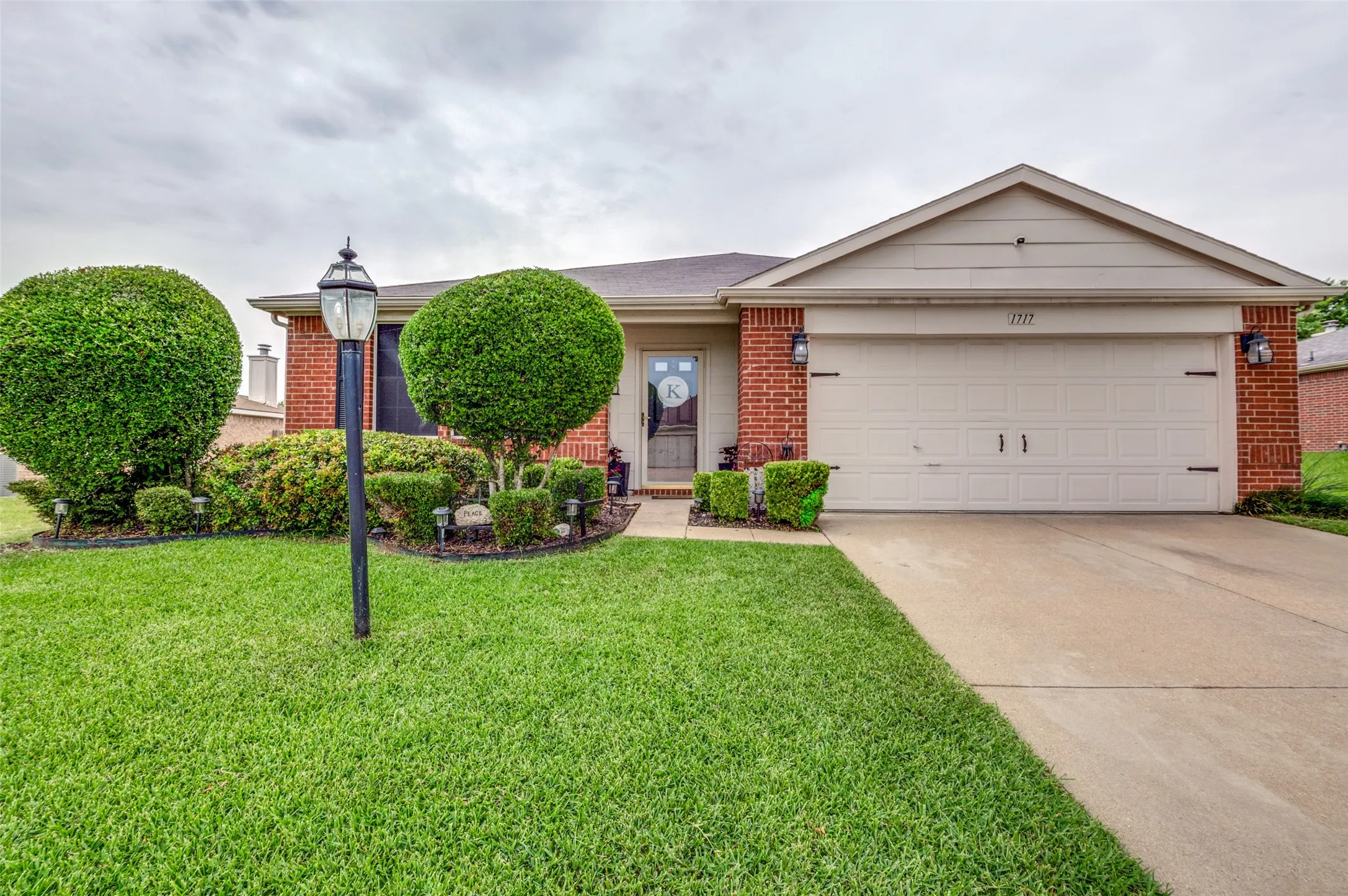 Single Family Residence For Sale in Dallas County , 1717 Berkeley Drive, Glenn Heights, Texas 75154, 3 Bedroom, 2 Bathroom, 2 Garage spaces, 1,878 Sqft, built in 2000, mls#21313479, Real Estate Agent in Glenn Heights, Homes For Sale in Dallas county, Homes For Sale in Glenn Heights, Realtor in Glenn Heights Texas, Real Estate Brokerage Independent Realty Texas, Luminita Cordes Realtor