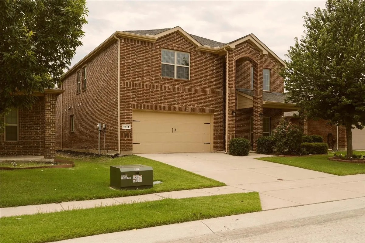 Beautiful home located in the heart of Glenbrooke Estates in Prosper.