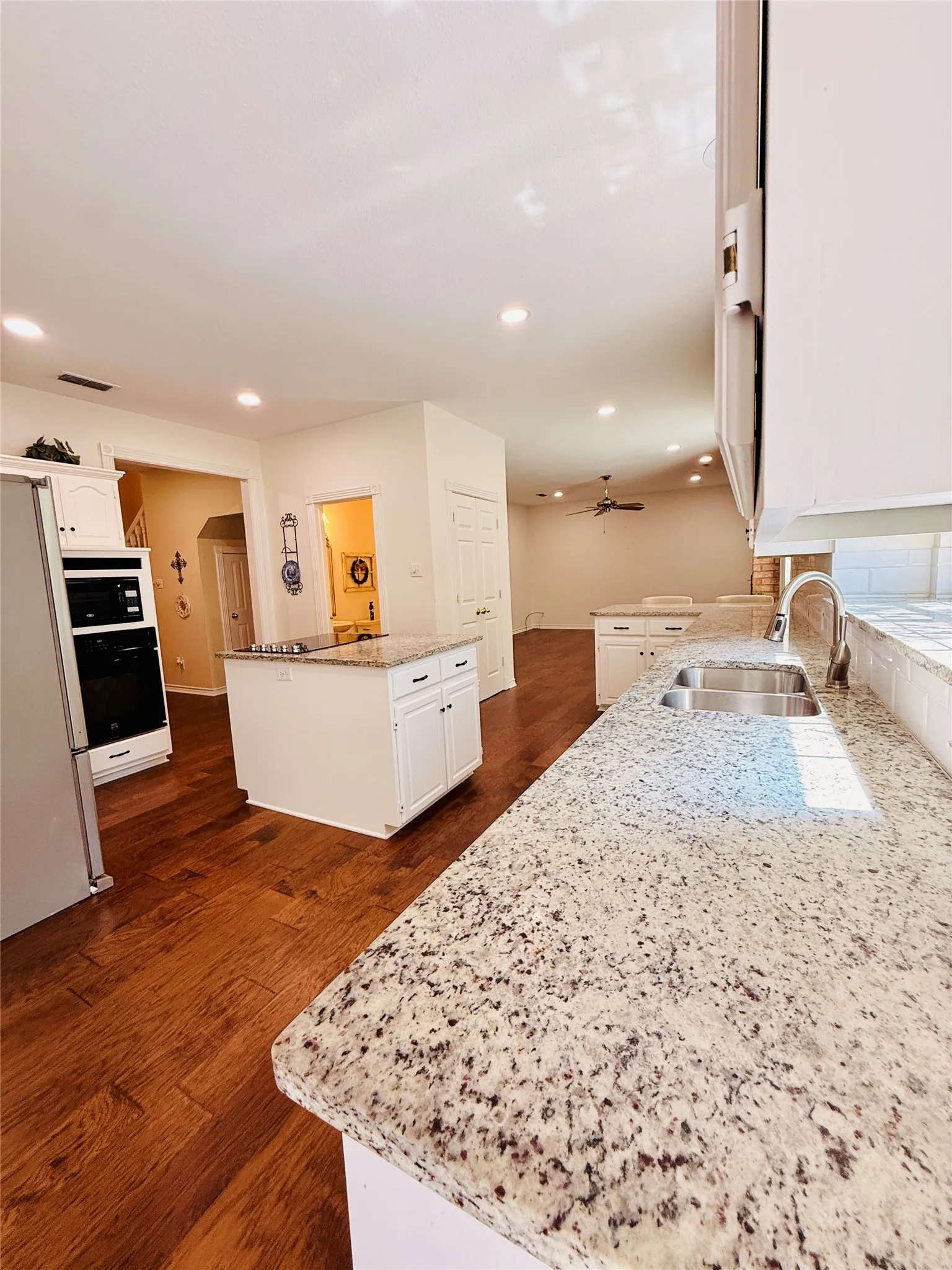 Single Family Residence For Sale in Hopkins County , 1429 Brandy Circle, Sulphur Springs, Texas 75482, 4 Bedroom, 3 Bathroom, 2 Garage spaces, 2,630 Sqft, built in 1992, mls#21280956, Real Estate Agent in Sulphur Springs, Homes For Sale in Hopkins county, Homes For Sale in Sulphur Springs, Realtor in Sulphur Springs Texas, Real Estate Brokerage Independent Realty Texas, Luminita Cordes Realtor