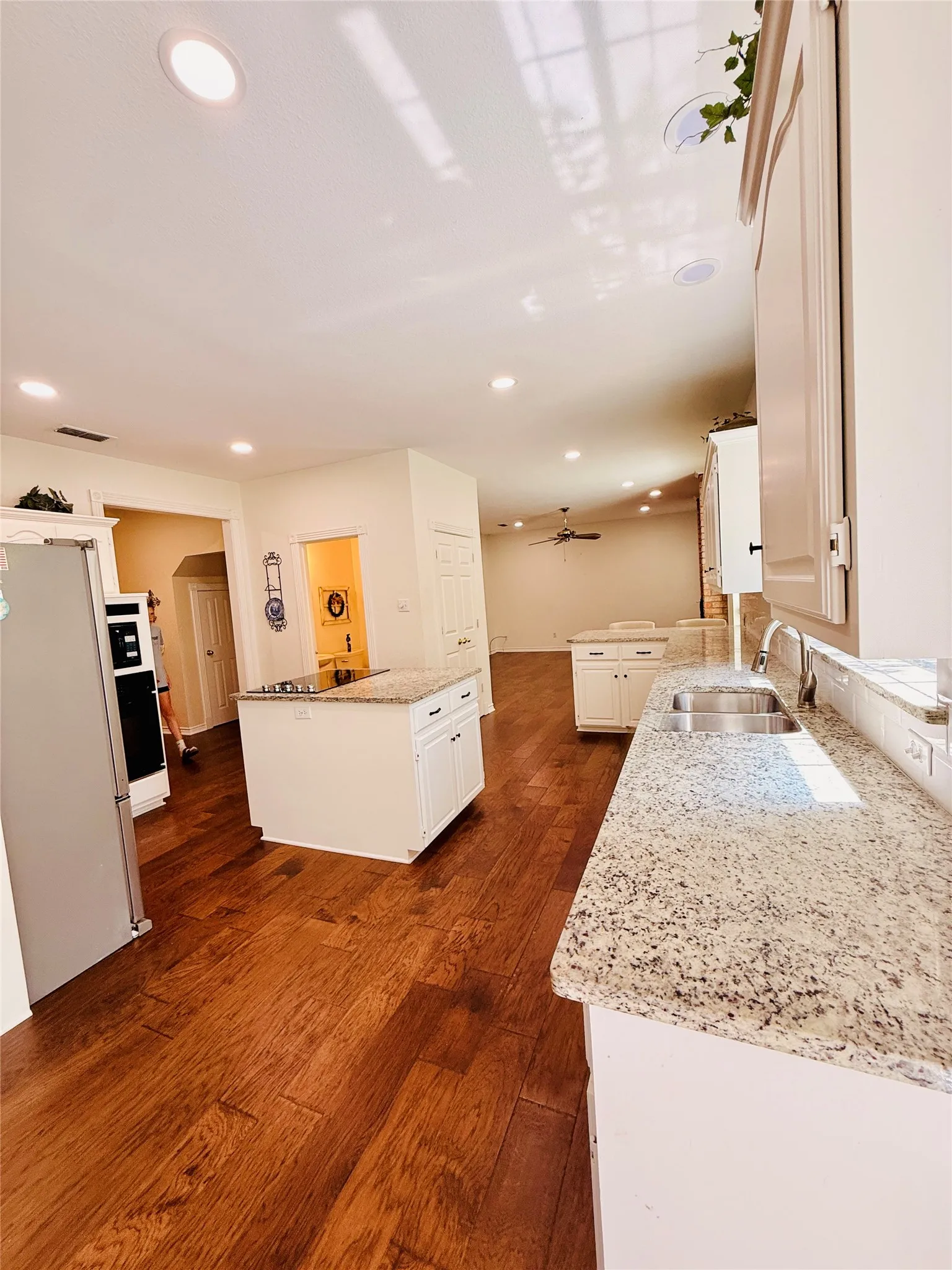 Single Family Residence For Sale in Hopkins County , 1429 Brandy Circle, Sulphur Springs, Texas 75482, 4 Bedroom, 3 Bathroom, 2 Garage spaces, 2,630 Sqft, built in 1992, mls#21280956, Real Estate Agent in Sulphur Springs, Homes For Sale in Hopkins county, Homes For Sale in Sulphur Springs, Realtor in Sulphur Springs Texas, Real Estate Brokerage Independent Realty Texas, Luminita Cordes Realtor