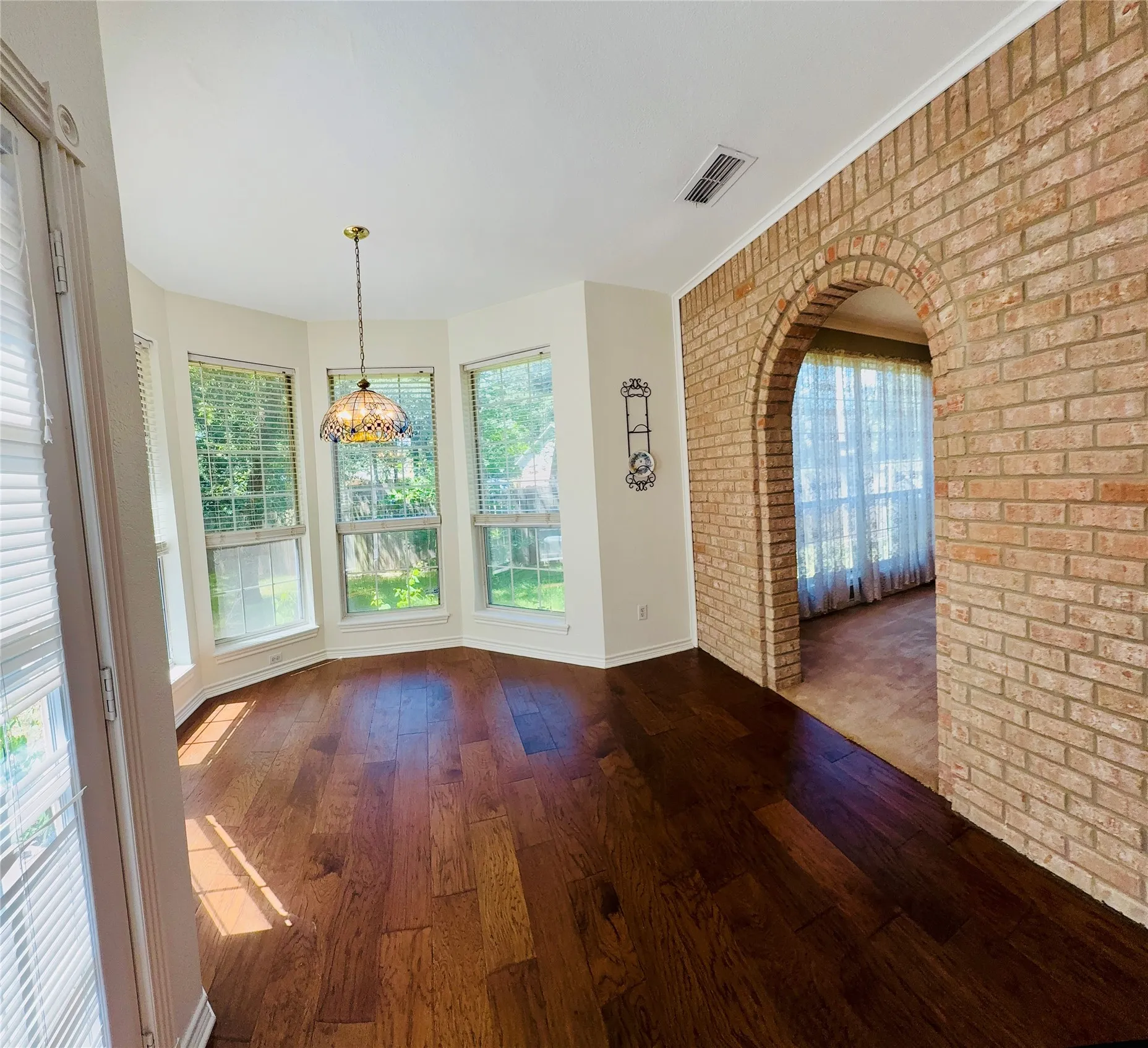 Single Family Residence For Sale in Hopkins County , 1429 Brandy Circle, Sulphur Springs, Texas 75482, 4 Bedroom, 3 Bathroom, 2 Garage spaces, 2,630 Sqft, built in 1992, mls#21280956, Real Estate Agent in Sulphur Springs, Homes For Sale in Hopkins county, Homes For Sale in Sulphur Springs, Realtor in Sulphur Springs Texas, Real Estate Brokerage Independent Realty Texas, Luminita Cordes Realtor