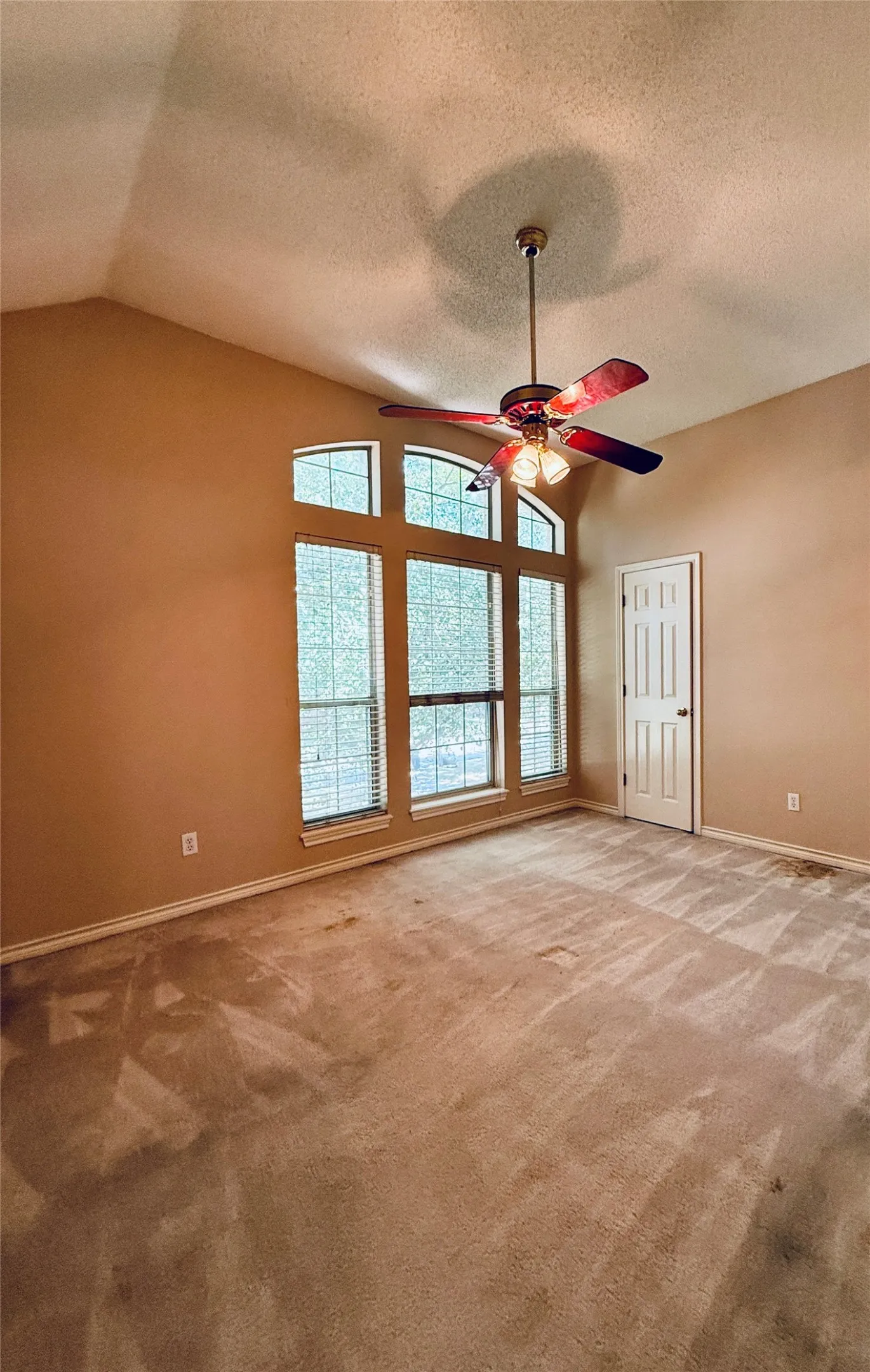 Single Family Residence For Sale in Hopkins County , 1429 Brandy Circle, Sulphur Springs, Texas 75482, 4 Bedroom, 3 Bathroom, 2 Garage spaces, 2,630 Sqft, built in 1992, mls#21280956, Real Estate Agent in Sulphur Springs, Homes For Sale in Hopkins county, Homes For Sale in Sulphur Springs, Realtor in Sulphur Springs Texas, Real Estate Brokerage Independent Realty Texas, Luminita Cordes Realtor