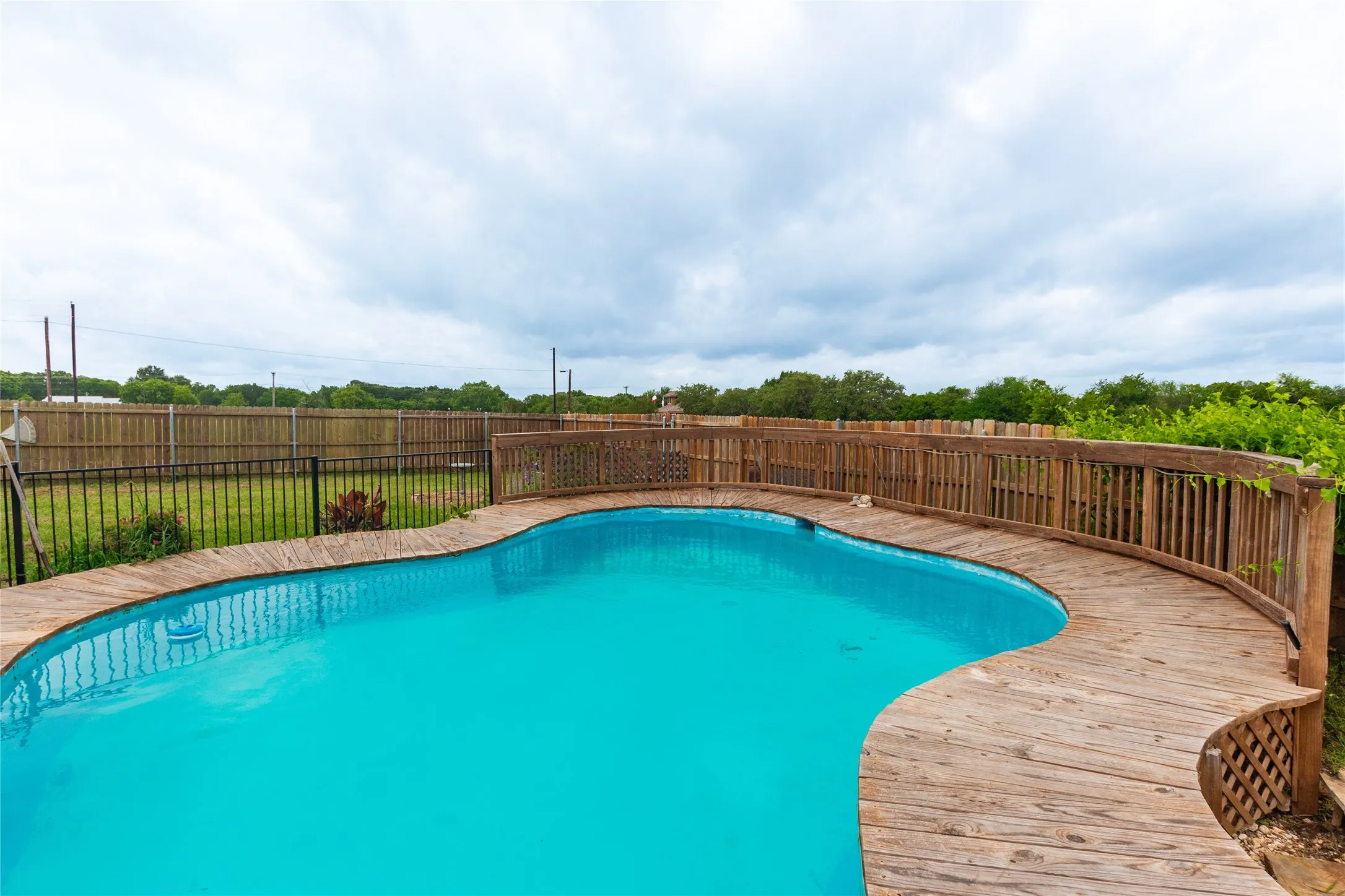Single Family Residence For Sale in Rains County , 344 Egret Circle, East Tawakoni, Texas 75472, 4 Bedroom, 3 Bathroom, 2 Garage spaces, 1,329 Sqft, built in 1988, mls#21314111, Real Estate Agent in East Tawakoni, Homes For Sale in Rains county, Homes For Sale in East Tawakoni, Realtor in East Tawakoni Texas, Real Estate Brokerage Independent Realty Texas, Luminita Cordes Realtor