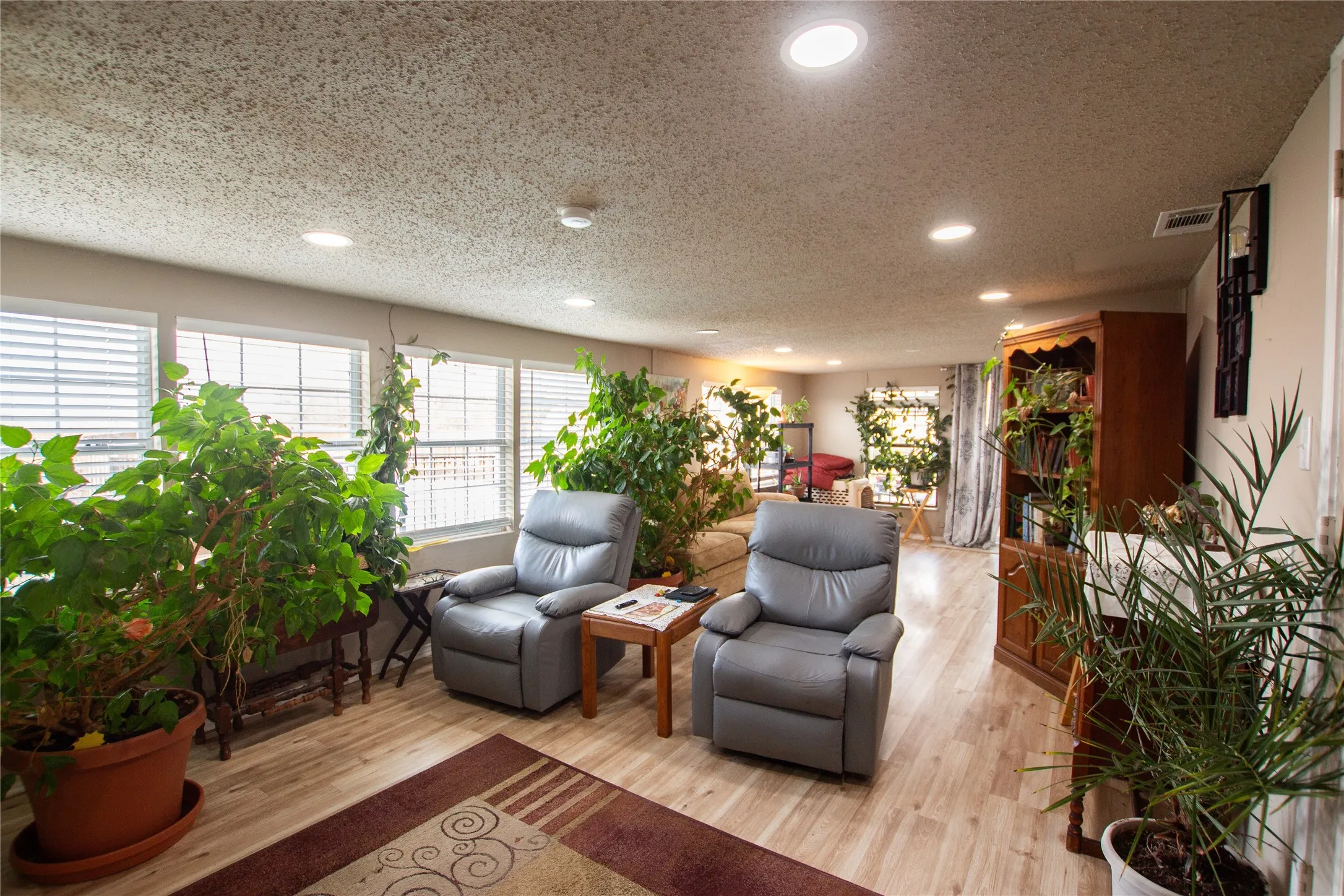 Single Family Residence For Sale in Rains County , 344 Egret Circle, East Tawakoni, Texas 75472, 4 Bedroom, 3 Bathroom, 2 Garage spaces, 1,329 Sqft, built in 1988, mls#21314111, Real Estate Agent in East Tawakoni, Homes For Sale in Rains county, Homes For Sale in East Tawakoni, Realtor in East Tawakoni Texas, Real Estate Brokerage Independent Realty Texas, Luminita Cordes Realtor