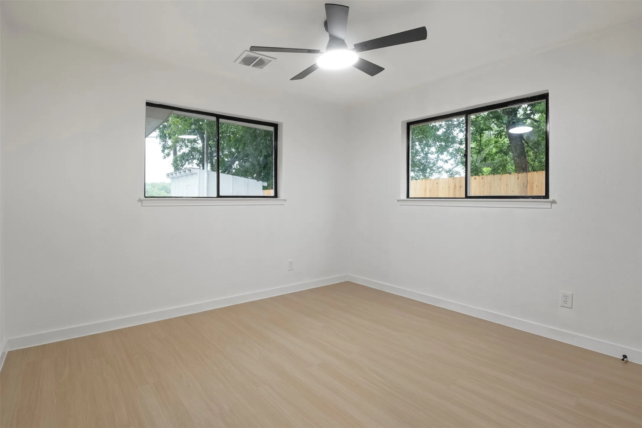 Single Family Residence For Sale in Dallas County , 6830 Golf Hill Drive, Dallas, Texas 75232, 4 Bedroom, 2 Bathroom, 2 Garage spaces, 2,194 Sqft, built in 1963, mls#21313877, Real Estate Agent in Dallas, Homes For Sale in Dallas county, Homes For Sale in Dallas, Realtor in Dallas Texas, Real Estate Brokerage Independent Realty Texas, Luminita Cordes Realtor