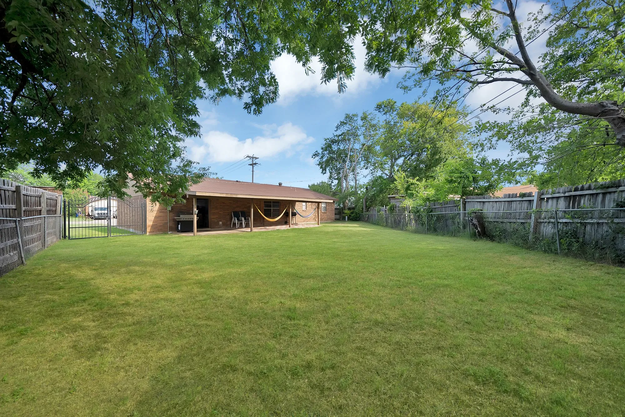 Single Family Residence For Sale in Tarrant County , 6621 Perdido Drive, Watauga, Texas 76148, 3 Bedroom, 2 Bathroom, 2 Garage spaces, 1,107 Sqft, built in 1971, mls#21313621, Real Estate Agent in Watauga, Homes For Sale in Tarrant county, Homes For Sale in Watauga, Realtor in Watauga Texas, Real Estate Brokerage Independent Realty Texas, Luminita Cordes Realtor