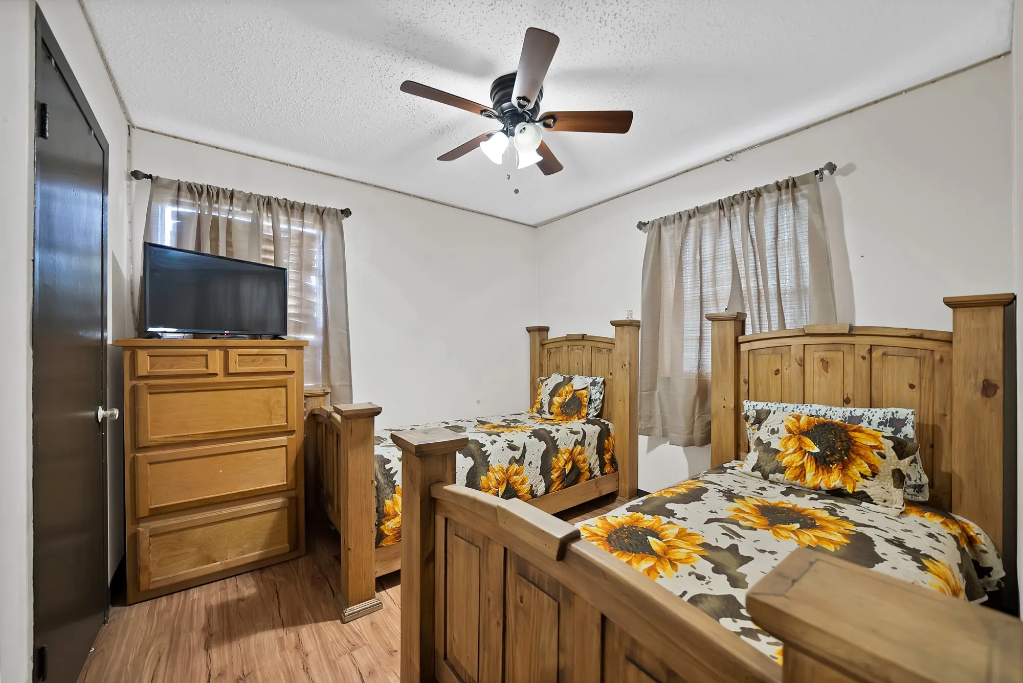 secondary bedroom