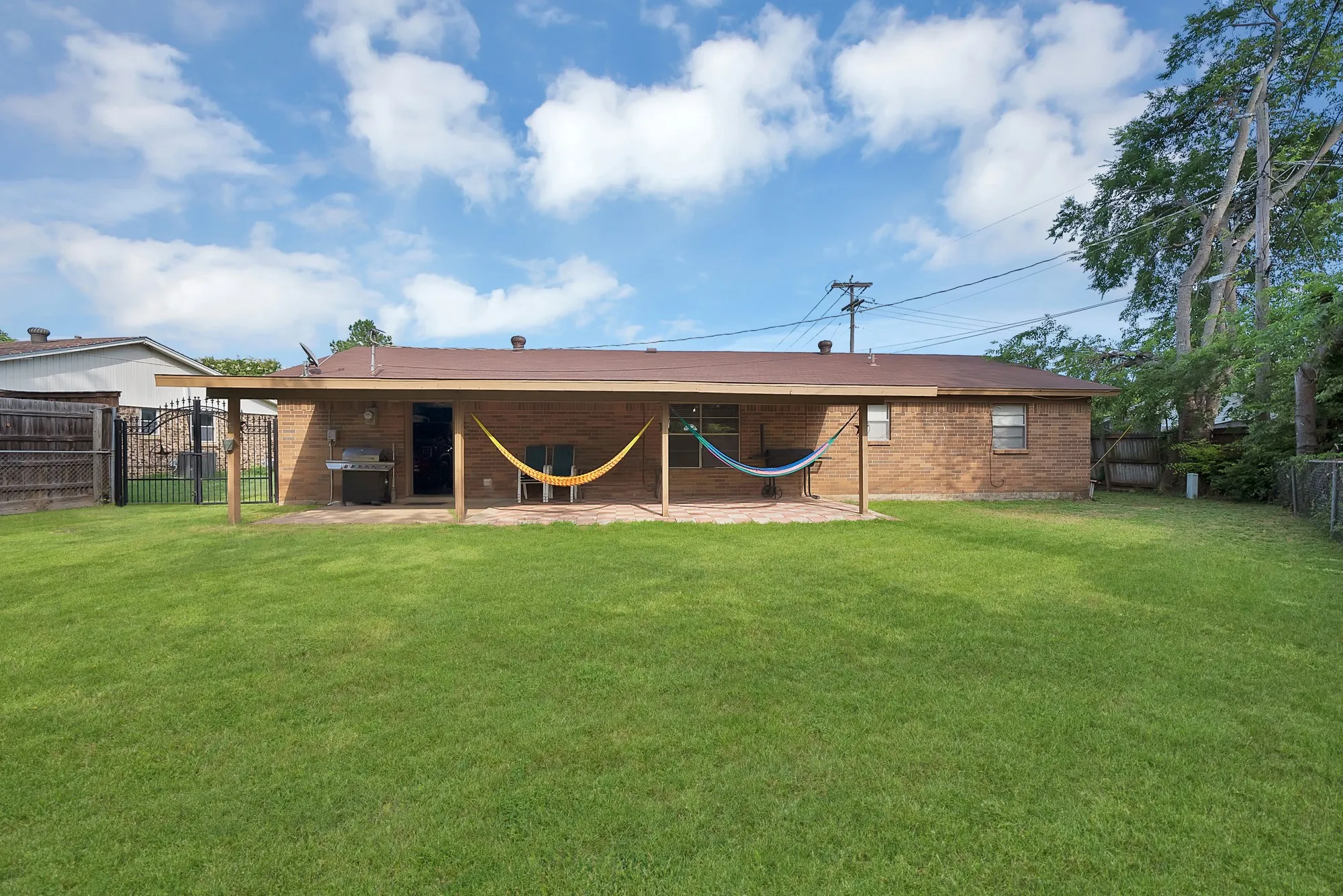 Single Family Residence For Sale in Tarrant County , 6621 Perdido Drive, Watauga, Texas 76148, 3 Bedroom, 2 Bathroom, 2 Garage spaces, 1,107 Sqft, built in 1971, mls#21313621, Real Estate Agent in Watauga, Homes For Sale in Tarrant county, Homes For Sale in Watauga, Realtor in Watauga Texas, Real Estate Brokerage Independent Realty Texas, Luminita Cordes Realtor