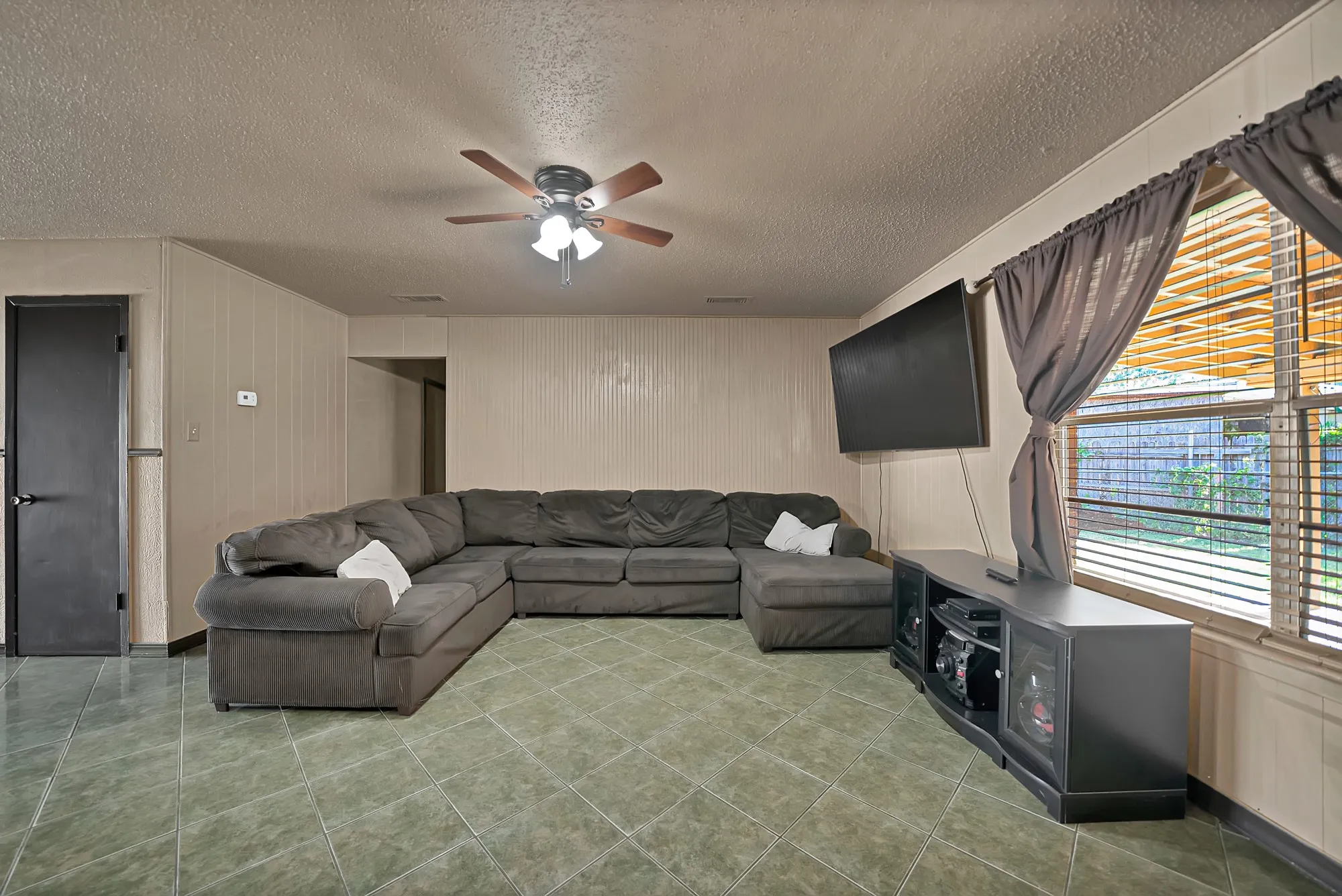 Single Family Residence For Sale in Tarrant County , 6621 Perdido Drive, Watauga, Texas 76148, 3 Bedroom, 2 Bathroom, 2 Garage spaces, 1,107 Sqft, built in 1971, mls#21313621, Real Estate Agent in Watauga, Homes For Sale in Tarrant county, Homes For Sale in Watauga, Realtor in Watauga Texas, Real Estate Brokerage Independent Realty Texas, Luminita Cordes Realtor