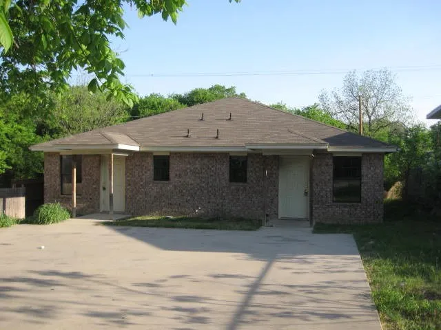 Duplex For Rent in Tarrant County , 2837 Ave J, Fort Worth, Texas 76105, 3 Bedroom, 2 Bathroom, Garage spaces, 1,000 Sqft, built in 2005, mls#21314160, Real Estate Agent in Fort Worth, Homes For Rent in Tarrant county, Homes For Rent in Fort Worth, Realtor in Fort Worth Texas, Real Estate Brokerage Independent Realty Texas, Luminita Cordes Realtor