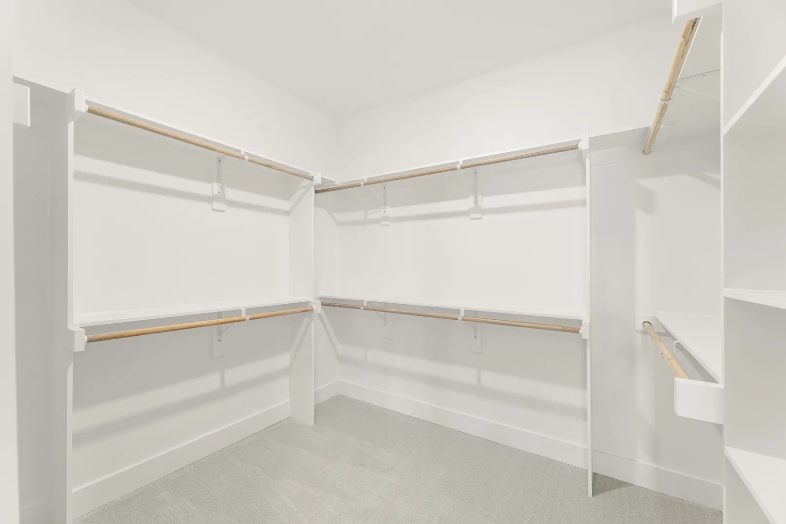 13_14. 2610 Honor - Closet