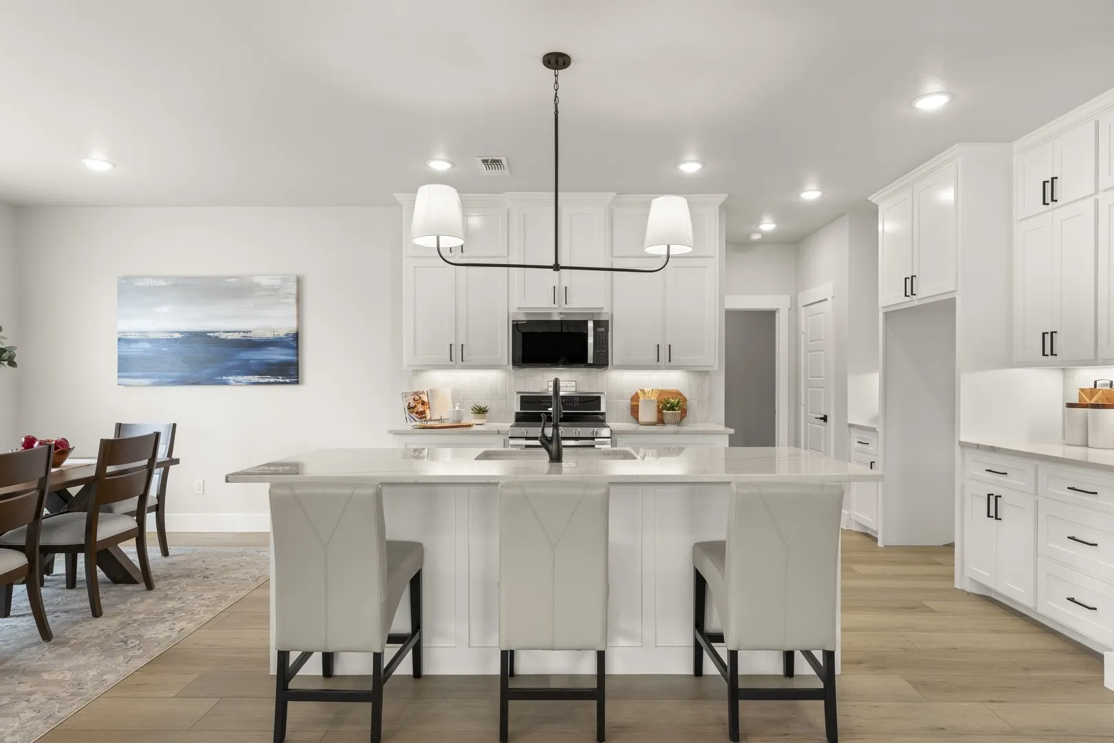 6_07. 2610 Honor - Kitchen