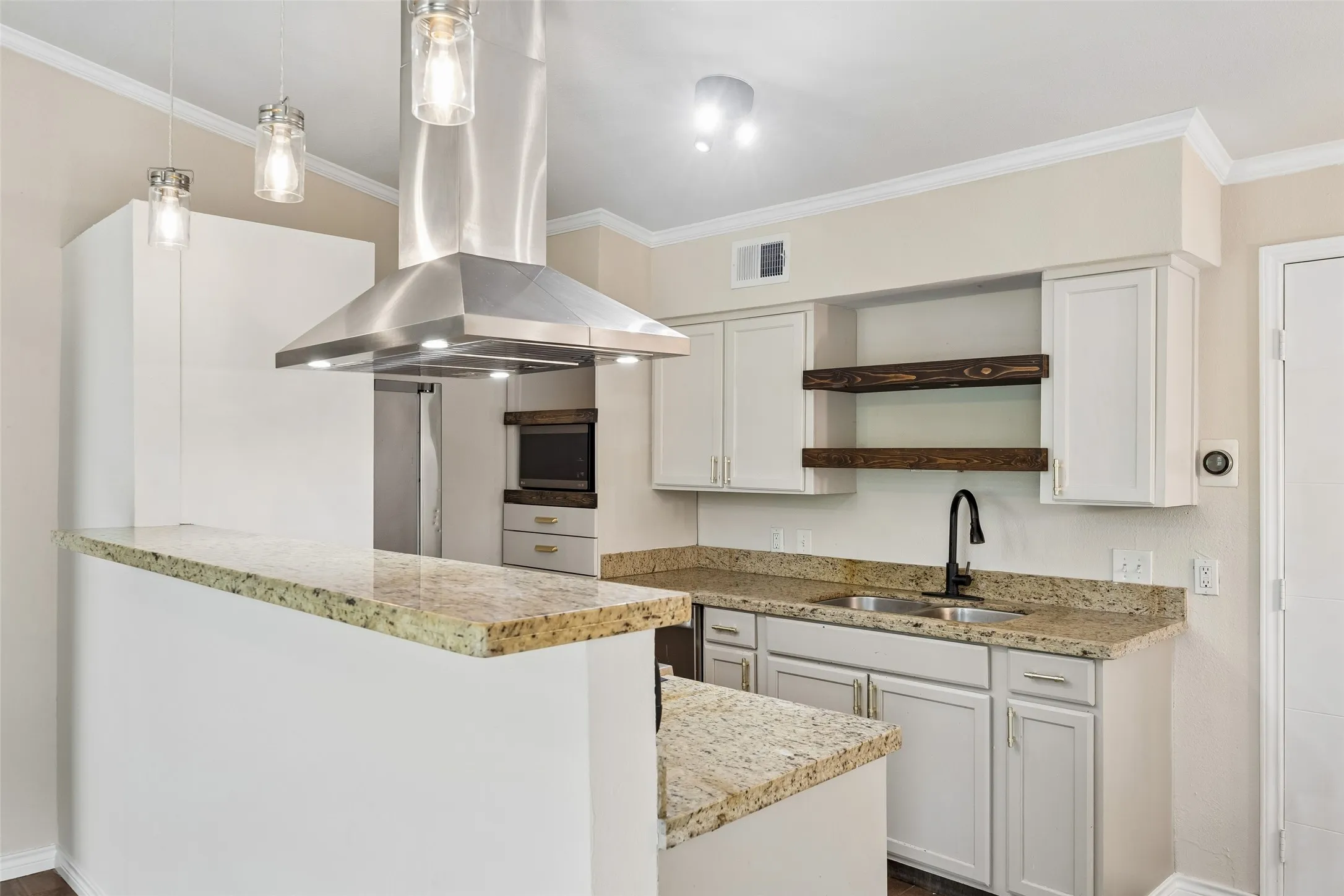 Condominium For Sale in Dallas County , 6503 Ridgecrest Road 109I, Dallas, Texas 75231, 1 Bedroom, 2 Bathroom, Garage spaces, 893 Sqft, built in 1980, mls#21310687, Real Estate Agent in Dallas, Homes For Sale in Dallas county, Homes For Sale in Dallas, Realtor in Dallas Texas, Real Estate Brokerage Independent Realty Texas, Luminita Cordes Realtor