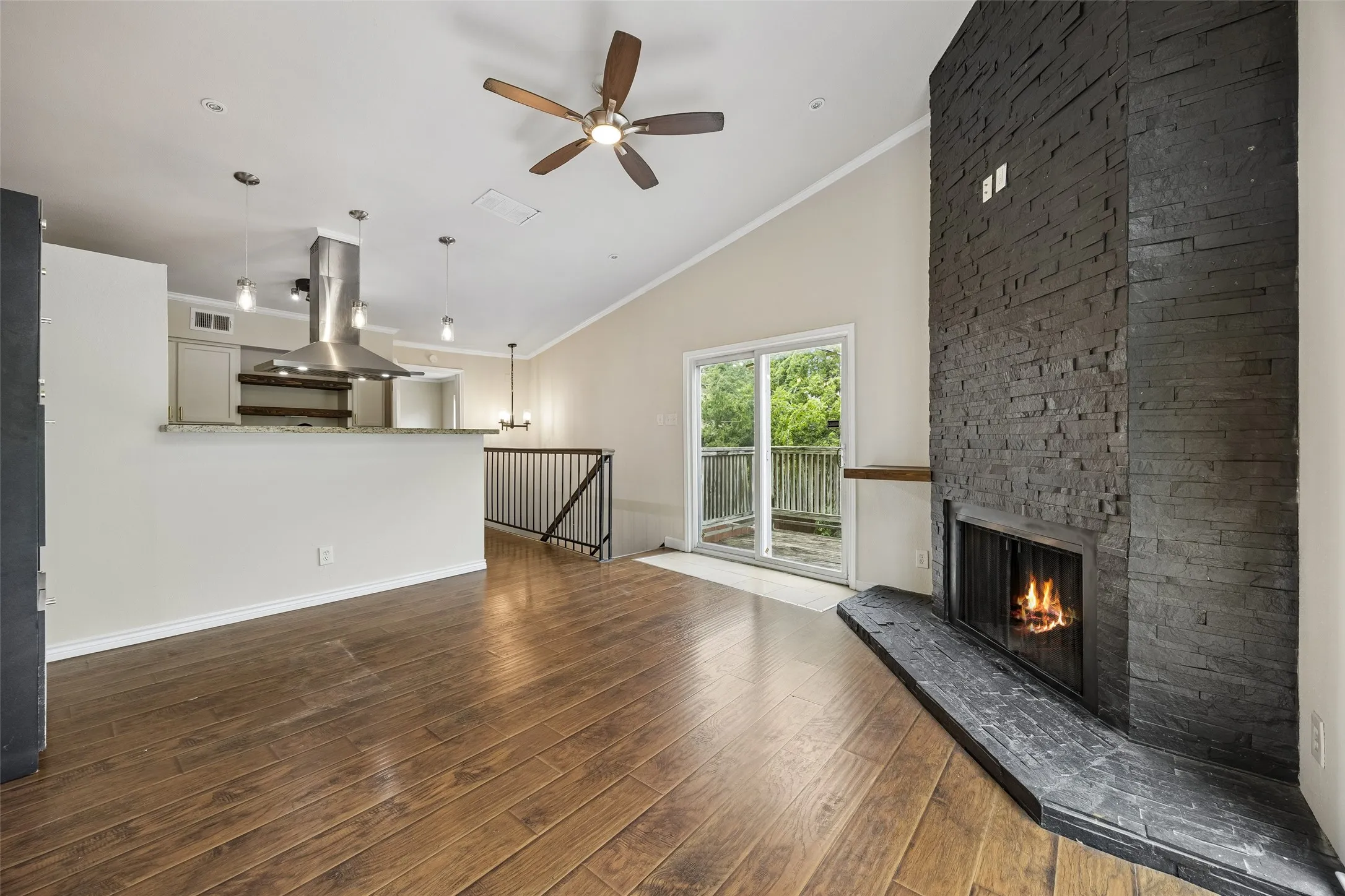 Condominium For Sale in Dallas County , 6503 Ridgecrest Road 109I, Dallas, Texas 75231, 1 Bedroom, 2 Bathroom, Garage spaces, 893 Sqft, built in 1980, mls#21310687, Real Estate Agent in Dallas, Homes For Sale in Dallas county, Homes For Sale in Dallas, Realtor in Dallas Texas, Real Estate Brokerage Independent Realty Texas, Luminita Cordes Realtor