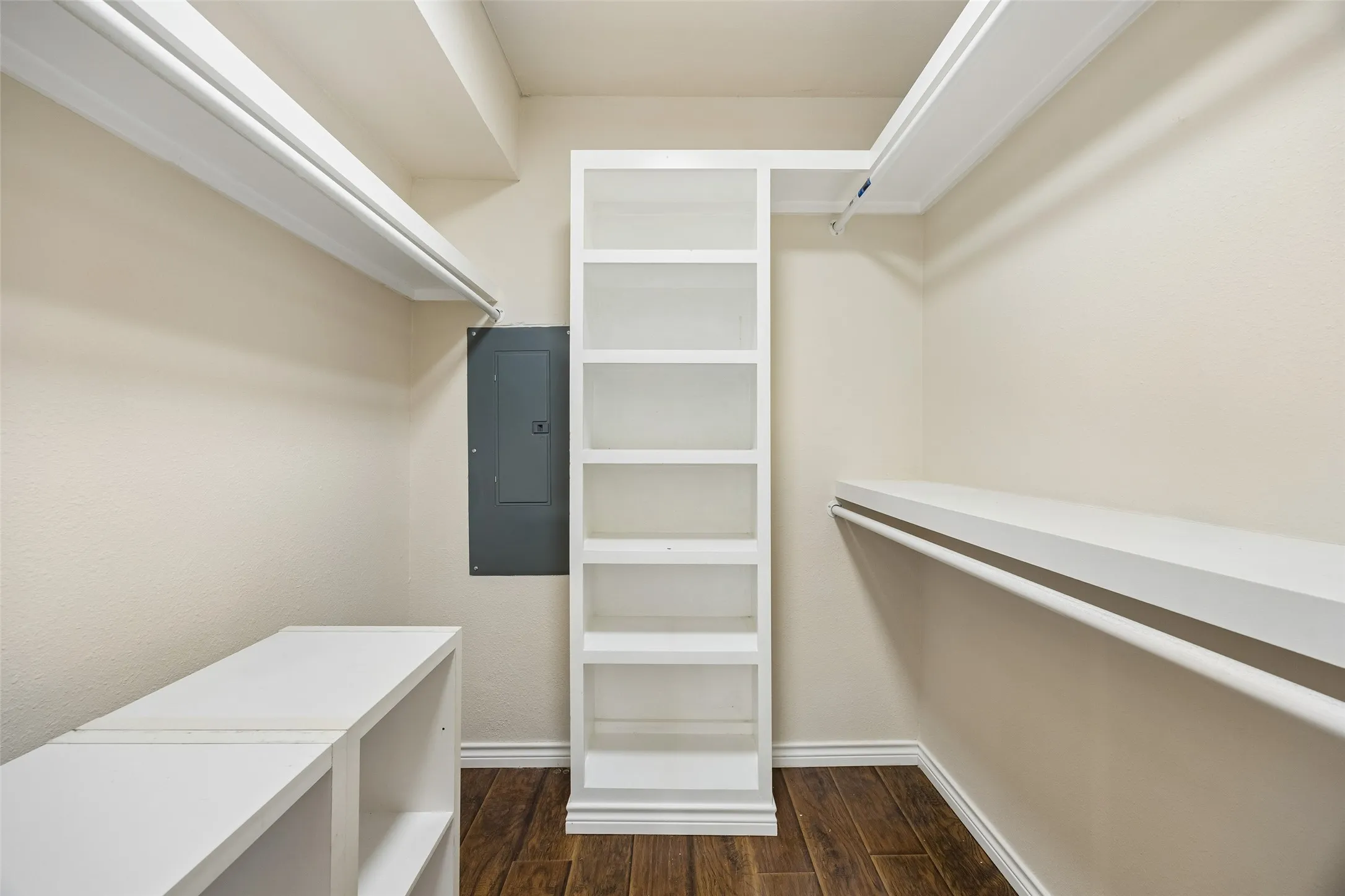 Condominium For Sale in Dallas County , 6503 Ridgecrest Road 109I, Dallas, Texas 75231, 1 Bedroom, 2 Bathroom, Garage spaces, 893 Sqft, built in 1980, mls#21310687, Real Estate Agent in Dallas, Homes For Sale in Dallas county, Homes For Sale in Dallas, Realtor in Dallas Texas, Real Estate Brokerage Independent Realty Texas, Luminita Cordes Realtor