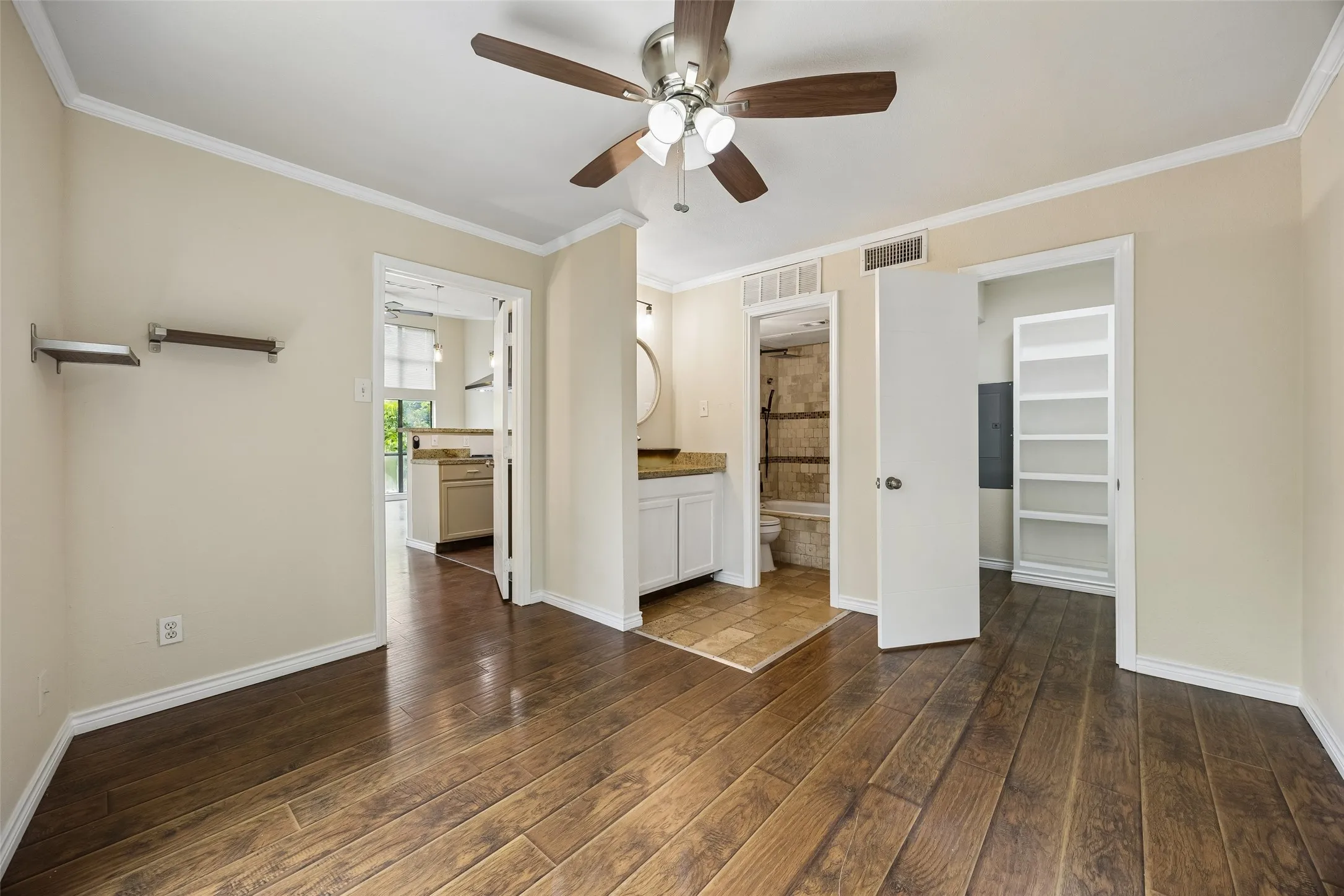 Condominium For Sale in Dallas County , 6503 Ridgecrest Road 109I, Dallas, Texas 75231, 1 Bedroom, 2 Bathroom, Garage spaces, 893 Sqft, built in 1980, mls#21310687, Real Estate Agent in Dallas, Homes For Sale in Dallas county, Homes For Sale in Dallas, Realtor in Dallas Texas, Real Estate Brokerage Independent Realty Texas, Luminita Cordes Realtor