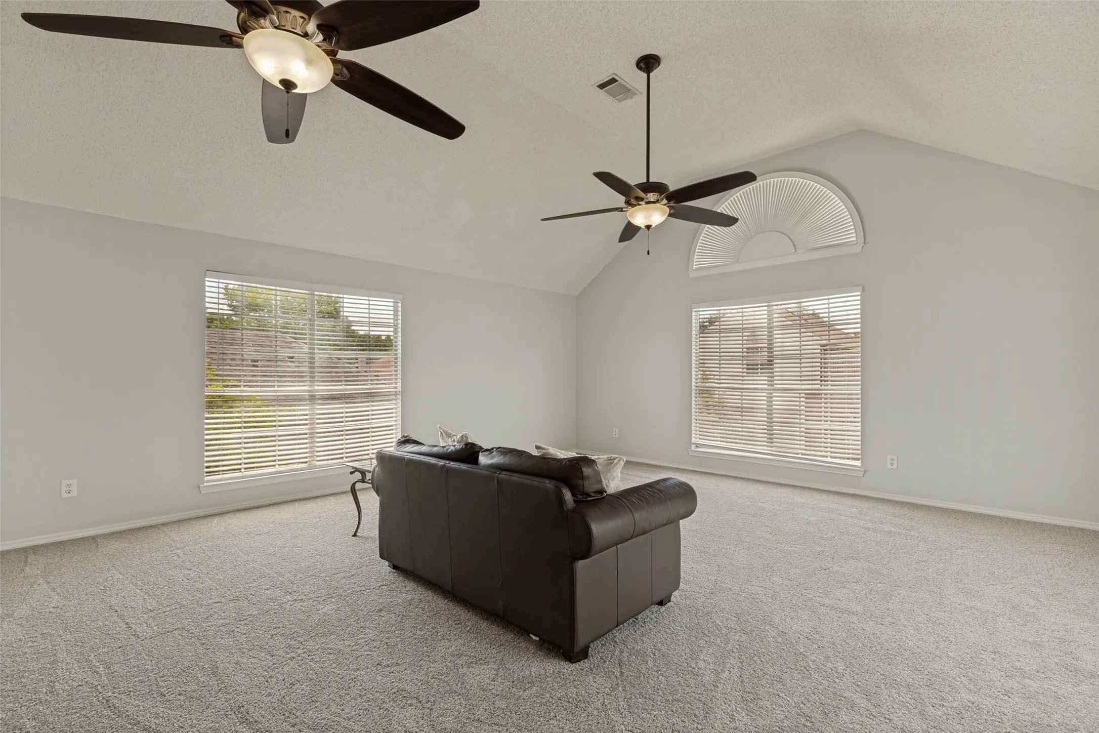 Single Family Residence For Sale in Collin County , 5604 Exeter Drive, Richardson, Texas 75082, 5 Bedroom, 4 Bathroom, 2 Garage spaces, 4,048 Sqft, built in 1992, mls#21310849, Real Estate Agent in Richardson, Homes For Sale in Collin county, Homes For Sale in Richardson, Realtor in Richardson Texas, Real Estate Brokerage Independent Realty Texas, Luminita Cordes Realtor
