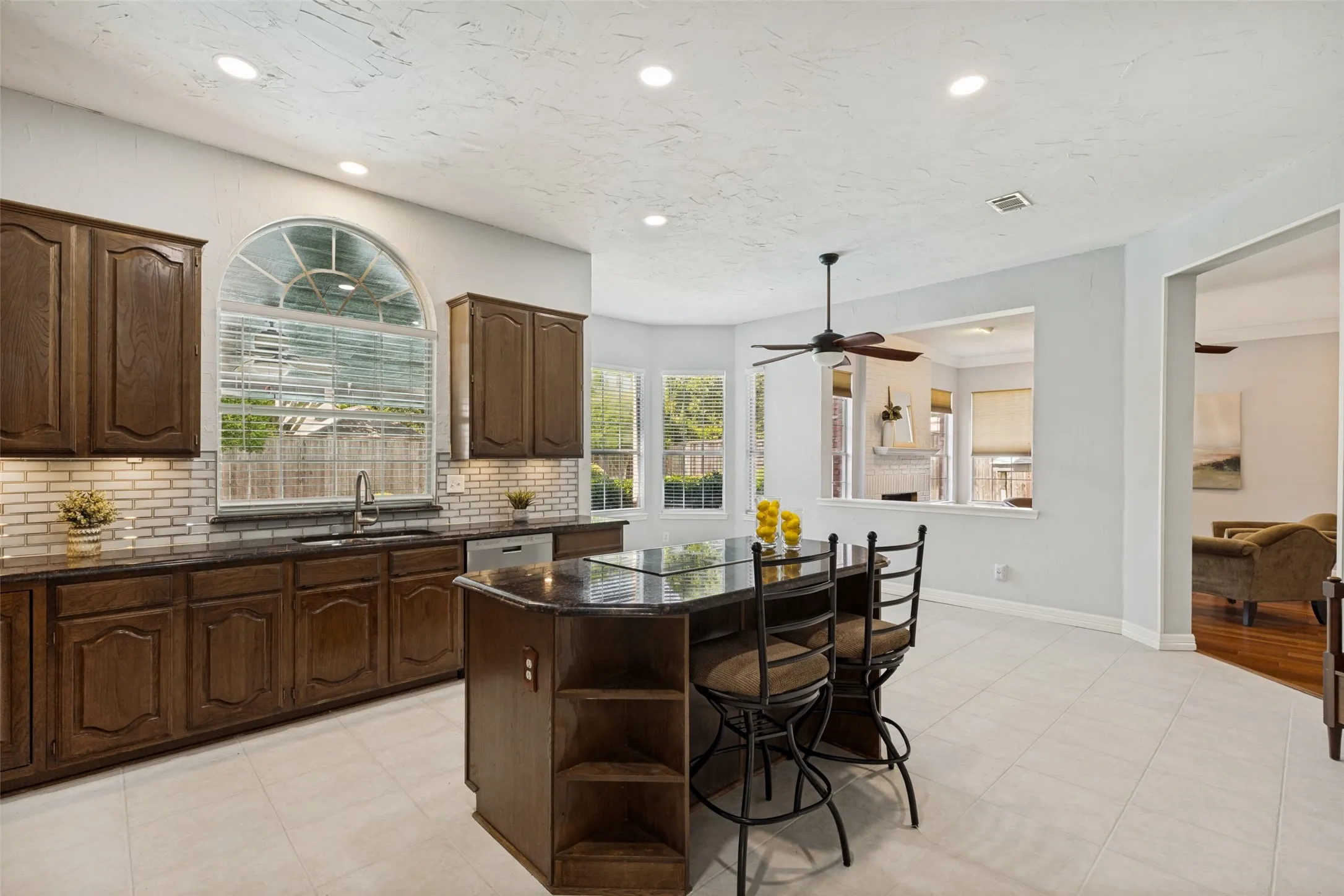 Single Family Residence For Sale in Collin County , 5604 Exeter Drive, Richardson, Texas 75082, 5 Bedroom, 4 Bathroom, 2 Garage spaces, 4,048 Sqft, built in 1992, mls#21310849, Real Estate Agent in Richardson, Homes For Sale in Collin county, Homes For Sale in Richardson, Realtor in Richardson Texas, Real Estate Brokerage Independent Realty Texas, Luminita Cordes Realtor