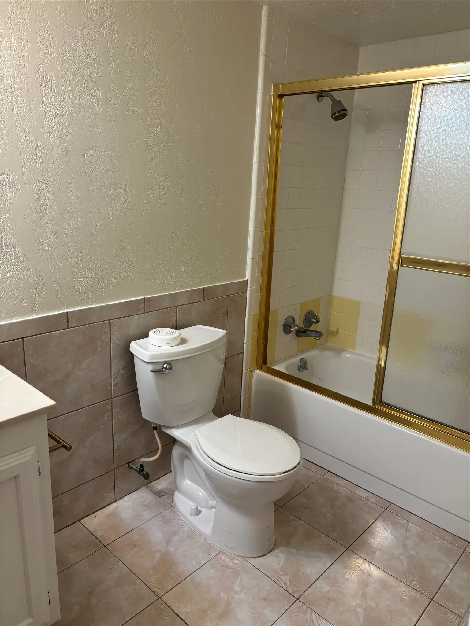Single Family Residence For Sale in Dallas County , 10207 Sweet Gum Street, Dallas, Texas 75249, 3 Bedroom, 2 Bathroom, 2 Garage spaces, 1,722 Sqft, built in 1979, mls#21314045, Real Estate Agent in Dallas, Homes For Sale in Dallas county, Homes For Sale in Dallas, Realtor in Dallas Texas, Real Estate Brokerage Independent Realty Texas, Luminita Cordes Realtor