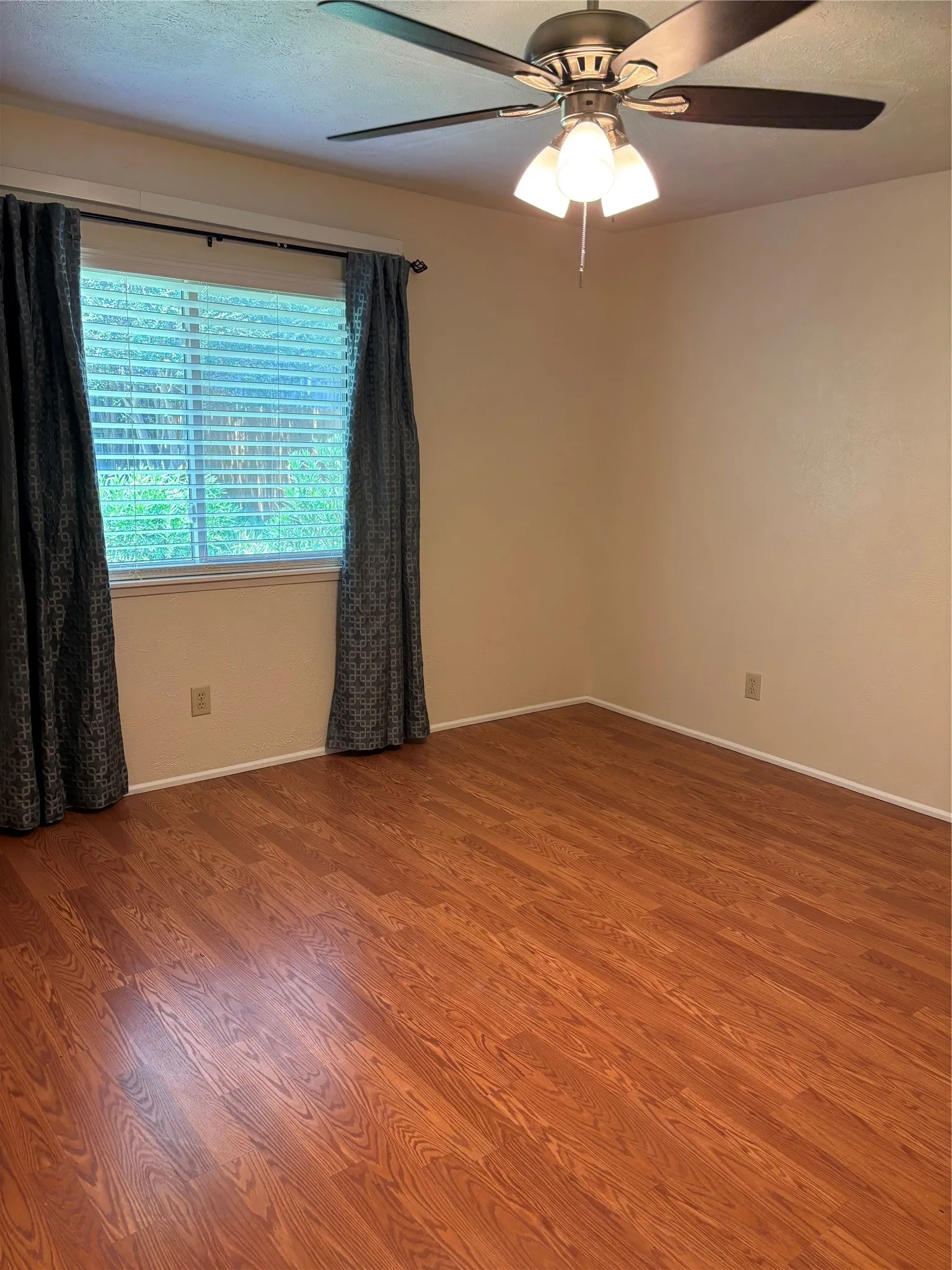 Single Family Residence For Sale in Dallas County , 10207 Sweet Gum Street, Dallas, Texas 75249, 3 Bedroom, 2 Bathroom, 2 Garage spaces, 1,722 Sqft, built in 1979, mls#21314045, Real Estate Agent in Dallas, Homes For Sale in Dallas county, Homes For Sale in Dallas, Realtor in Dallas Texas, Real Estate Brokerage Independent Realty Texas, Luminita Cordes Realtor