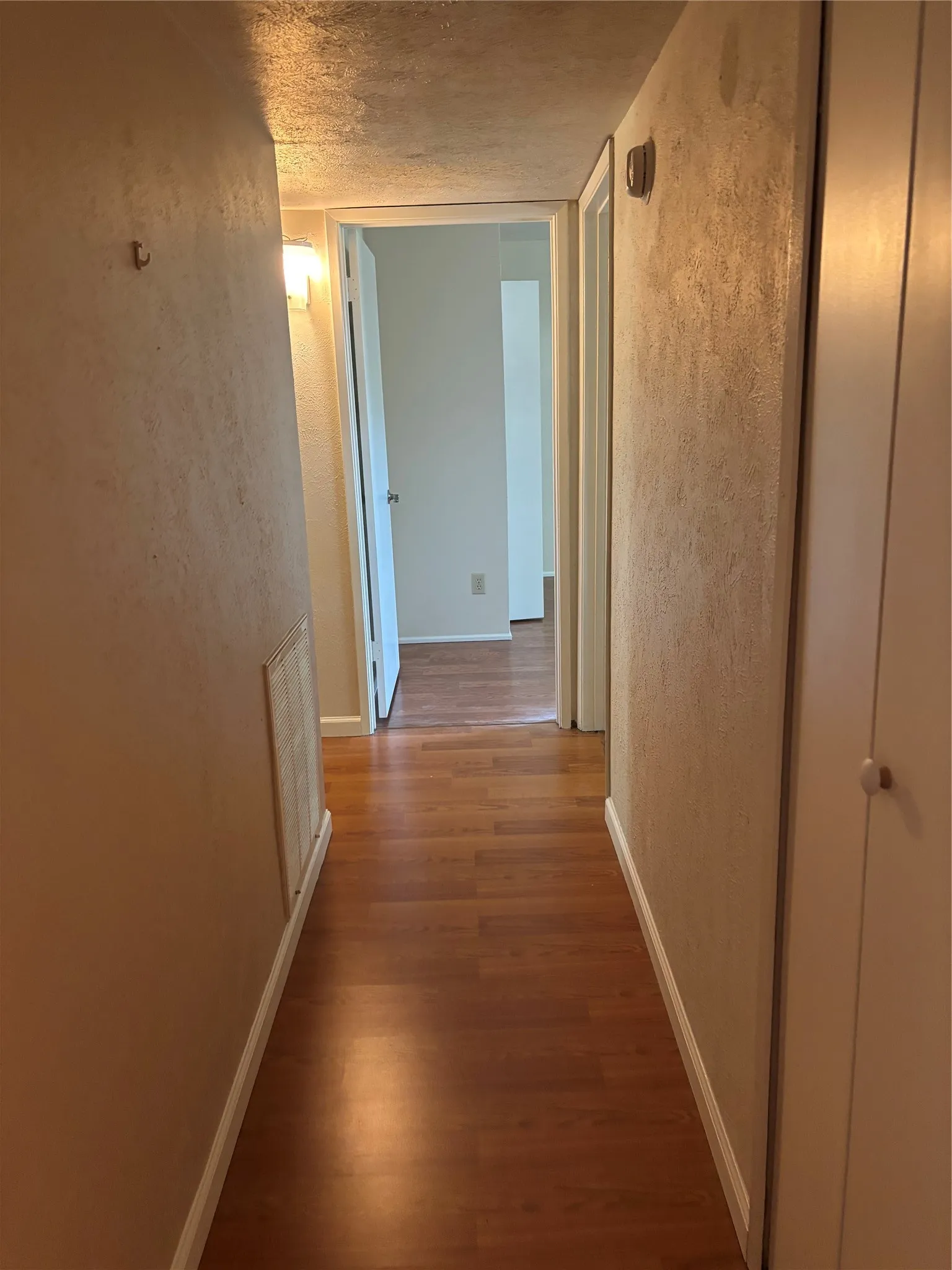 Single Family Residence For Sale in Dallas County , 10207 Sweet Gum Street, Dallas, Texas 75249, 3 Bedroom, 2 Bathroom, 2 Garage spaces, 1,722 Sqft, built in 1979, mls#21314045, Real Estate Agent in Dallas, Homes For Sale in Dallas county, Homes For Sale in Dallas, Realtor in Dallas Texas, Real Estate Brokerage Independent Realty Texas, Luminita Cordes Realtor