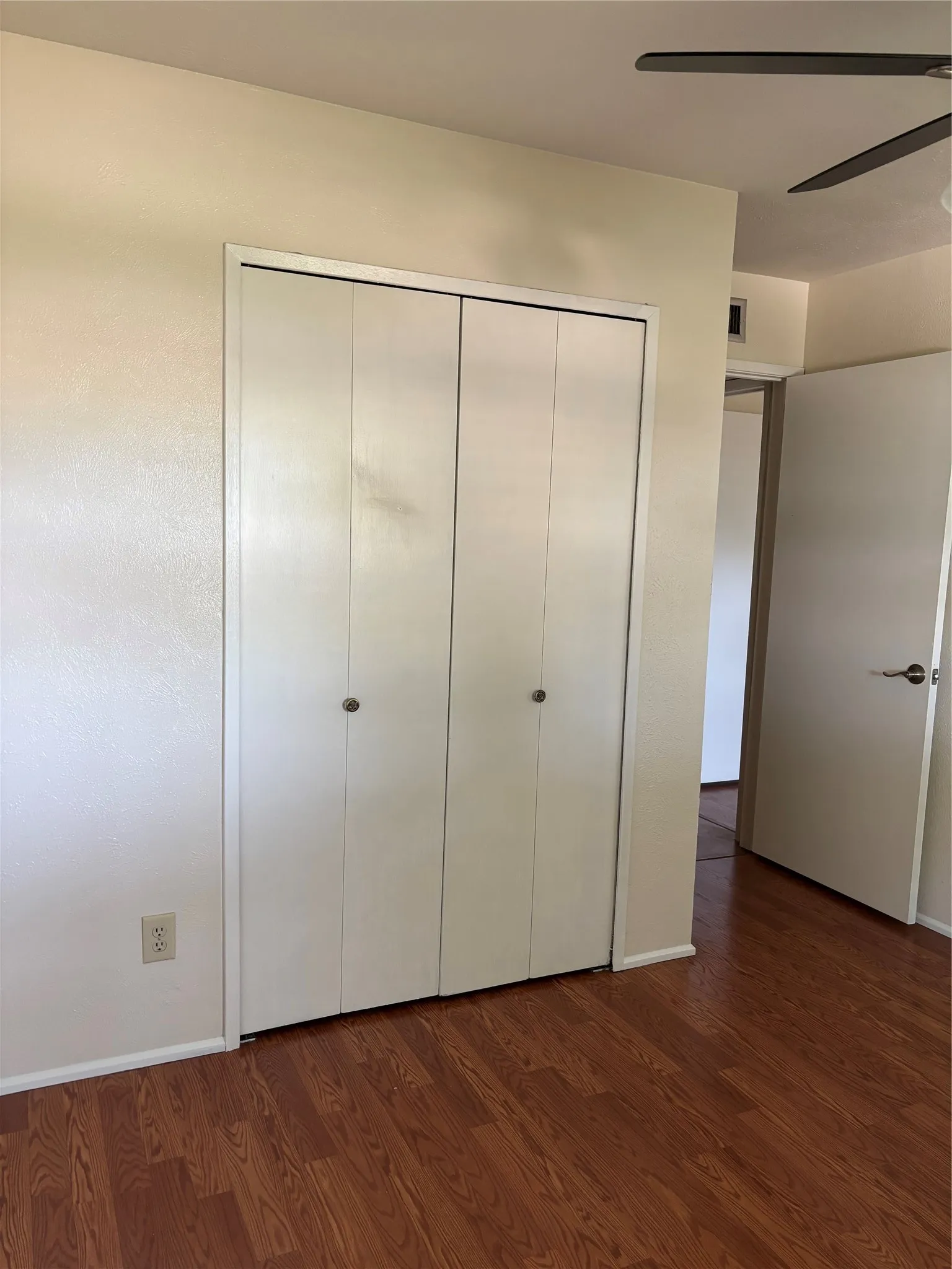 Single Family Residence For Sale in Dallas County , 10207 Sweet Gum Street, Dallas, Texas 75249, 3 Bedroom, 2 Bathroom, 2 Garage spaces, 1,722 Sqft, built in 1979, mls#21314045, Real Estate Agent in Dallas, Homes For Sale in Dallas county, Homes For Sale in Dallas, Realtor in Dallas Texas, Real Estate Brokerage Independent Realty Texas, Luminita Cordes Realtor