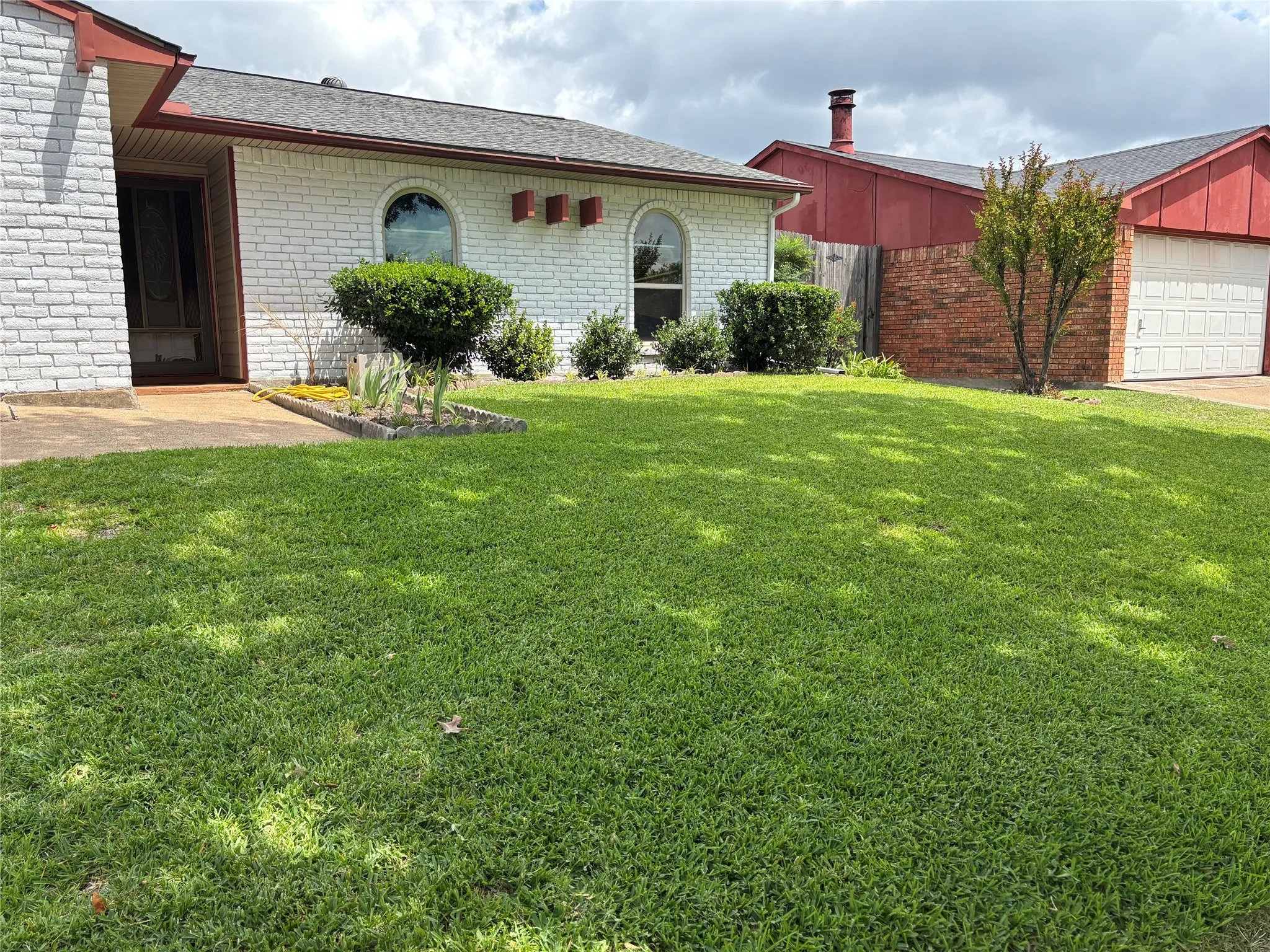 Single Family Residence For Sale in Dallas County , 10207 Sweet Gum Street, Dallas, Texas 75249, 3 Bedroom, 2 Bathroom, 2 Garage spaces, 1,722 Sqft, built in 1979, mls#21314045, Real Estate Agent in Dallas, Homes For Sale in Dallas county, Homes For Sale in Dallas, Realtor in Dallas Texas, Real Estate Brokerage Independent Realty Texas, Luminita Cordes Realtor