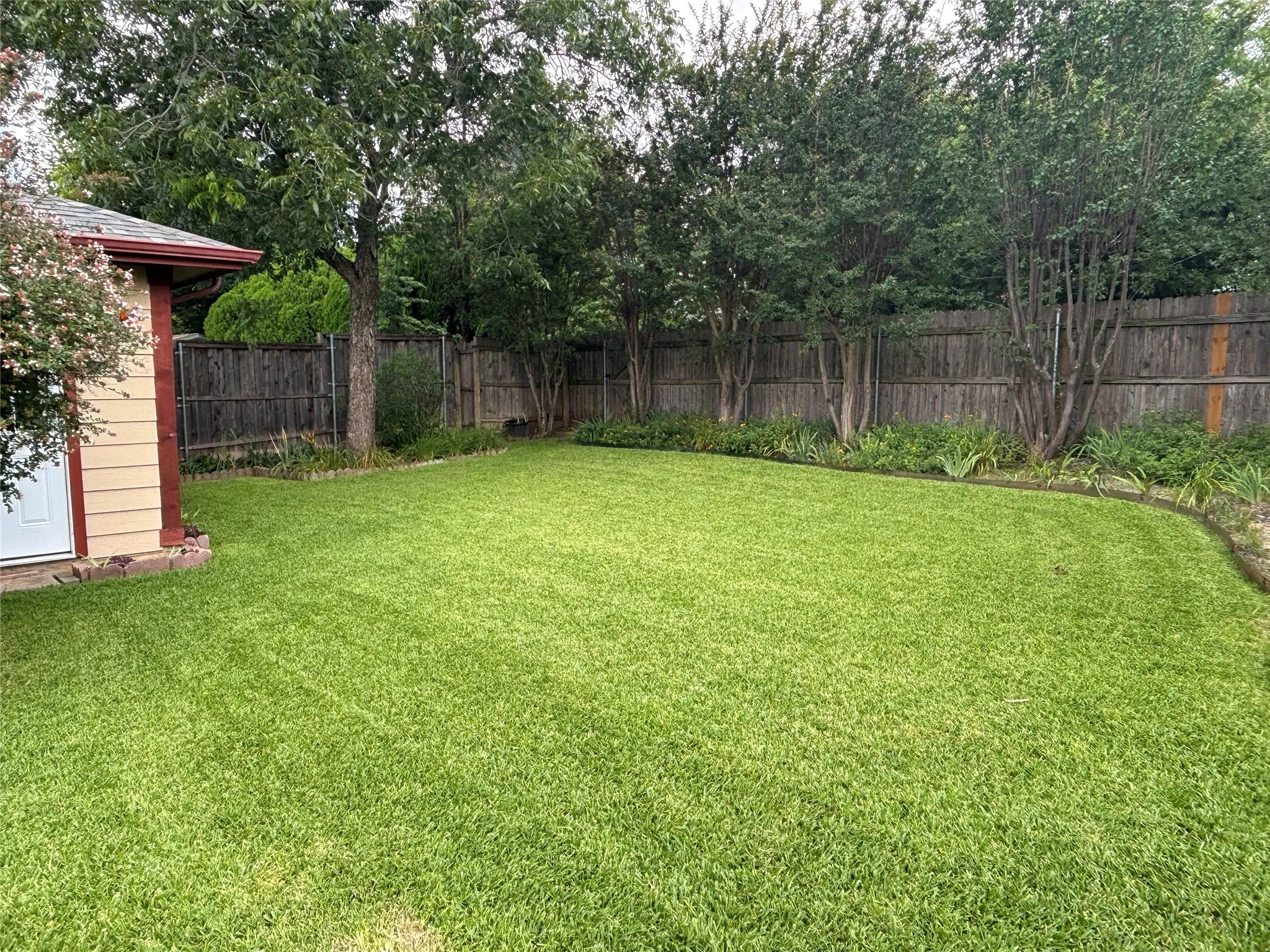 Single Family Residence For Sale in Dallas County , 10207 Sweet Gum Street, Dallas, Texas 75249, 3 Bedroom, 2 Bathroom, 2 Garage spaces, 1,722 Sqft, built in 1979, mls#21314045, Real Estate Agent in Dallas, Homes For Sale in Dallas county, Homes For Sale in Dallas, Realtor in Dallas Texas, Real Estate Brokerage Independent Realty Texas, Luminita Cordes Realtor