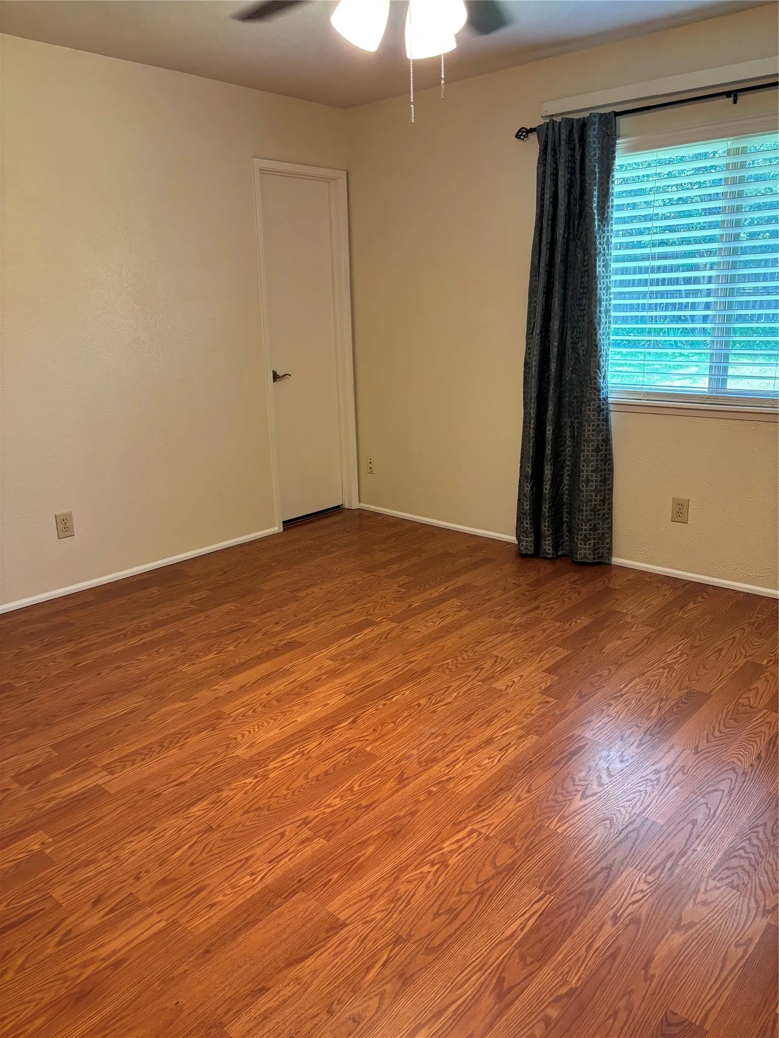 Single Family Residence For Sale in Dallas County , 10207 Sweet Gum Street, Dallas, Texas 75249, 3 Bedroom, 2 Bathroom, 2 Garage spaces, 1,722 Sqft, built in 1979, mls#21314045, Real Estate Agent in Dallas, Homes For Sale in Dallas county, Homes For Sale in Dallas, Realtor in Dallas Texas, Real Estate Brokerage Independent Realty Texas, Luminita Cordes Realtor