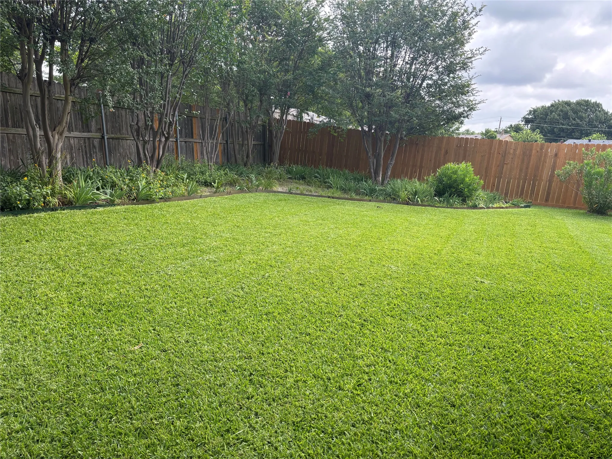 Single Family Residence For Sale in Dallas County , 10207 Sweet Gum Street, Dallas, Texas 75249, 3 Bedroom, 2 Bathroom, 2 Garage spaces, 1,722 Sqft, built in 1979, mls#21314045, Real Estate Agent in Dallas, Homes For Sale in Dallas county, Homes For Sale in Dallas, Realtor in Dallas Texas, Real Estate Brokerage Independent Realty Texas, Luminita Cordes Realtor