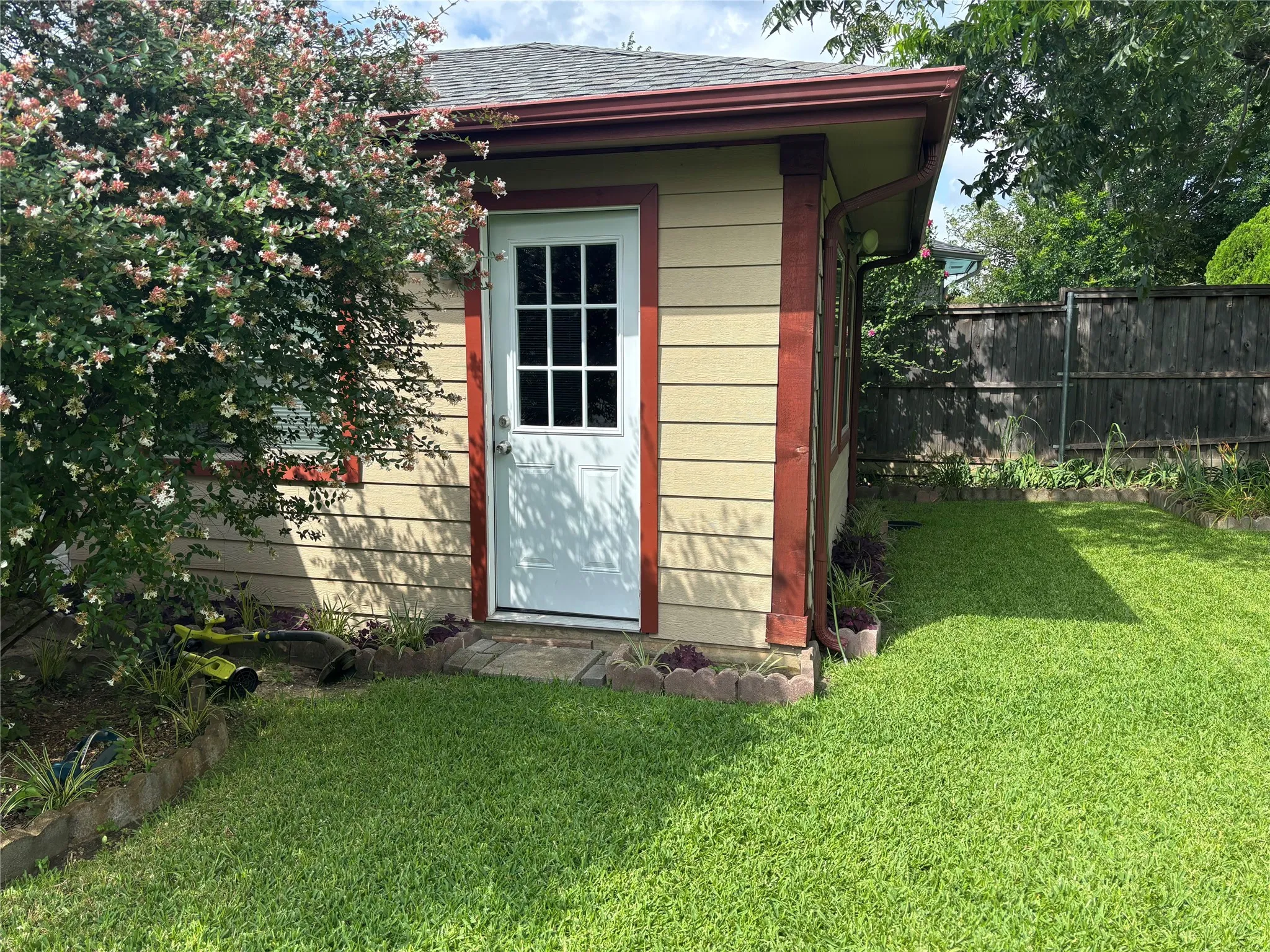 Single Family Residence For Sale in Dallas County , 10207 Sweet Gum Street, Dallas, Texas 75249, 3 Bedroom, 2 Bathroom, 2 Garage spaces, 1,722 Sqft, built in 1979, mls#21314045, Real Estate Agent in Dallas, Homes For Sale in Dallas county, Homes For Sale in Dallas, Realtor in Dallas Texas, Real Estate Brokerage Independent Realty Texas, Luminita Cordes Realtor